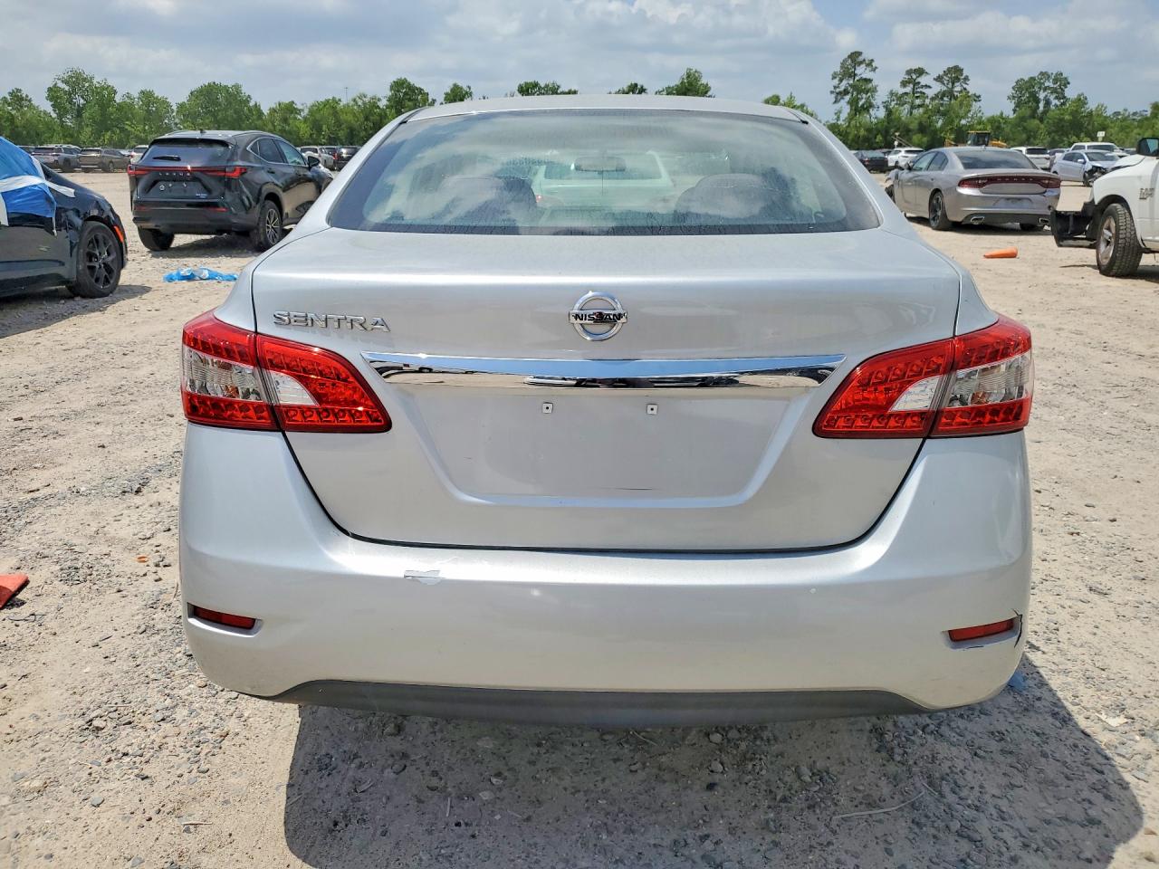 2015 Nissan Sentra S Серебряный vin: 3N1AB7AP9FY376412