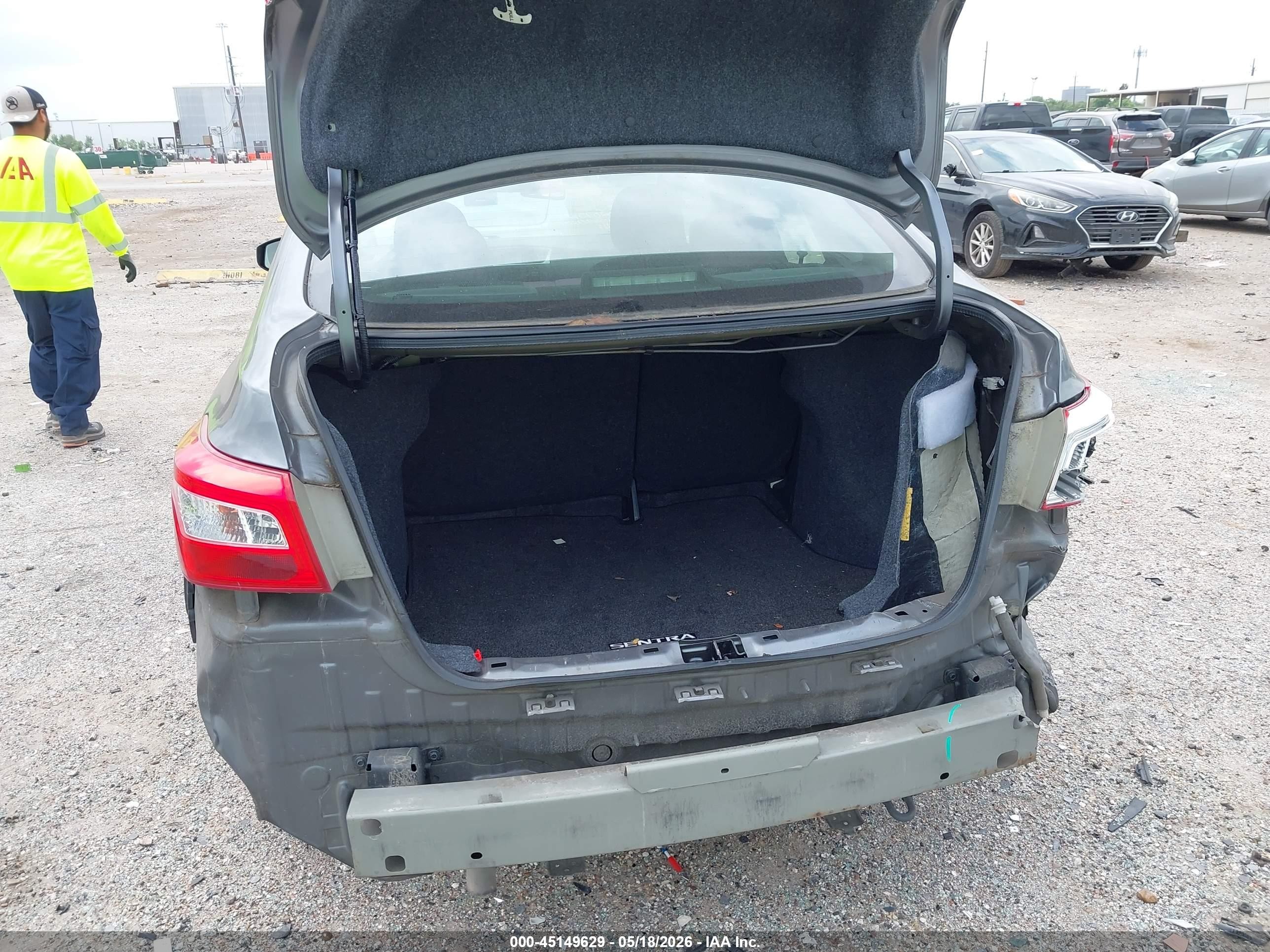 2018 Nissan Sentra S Серый vin: 3N1AB7AP9JY306790