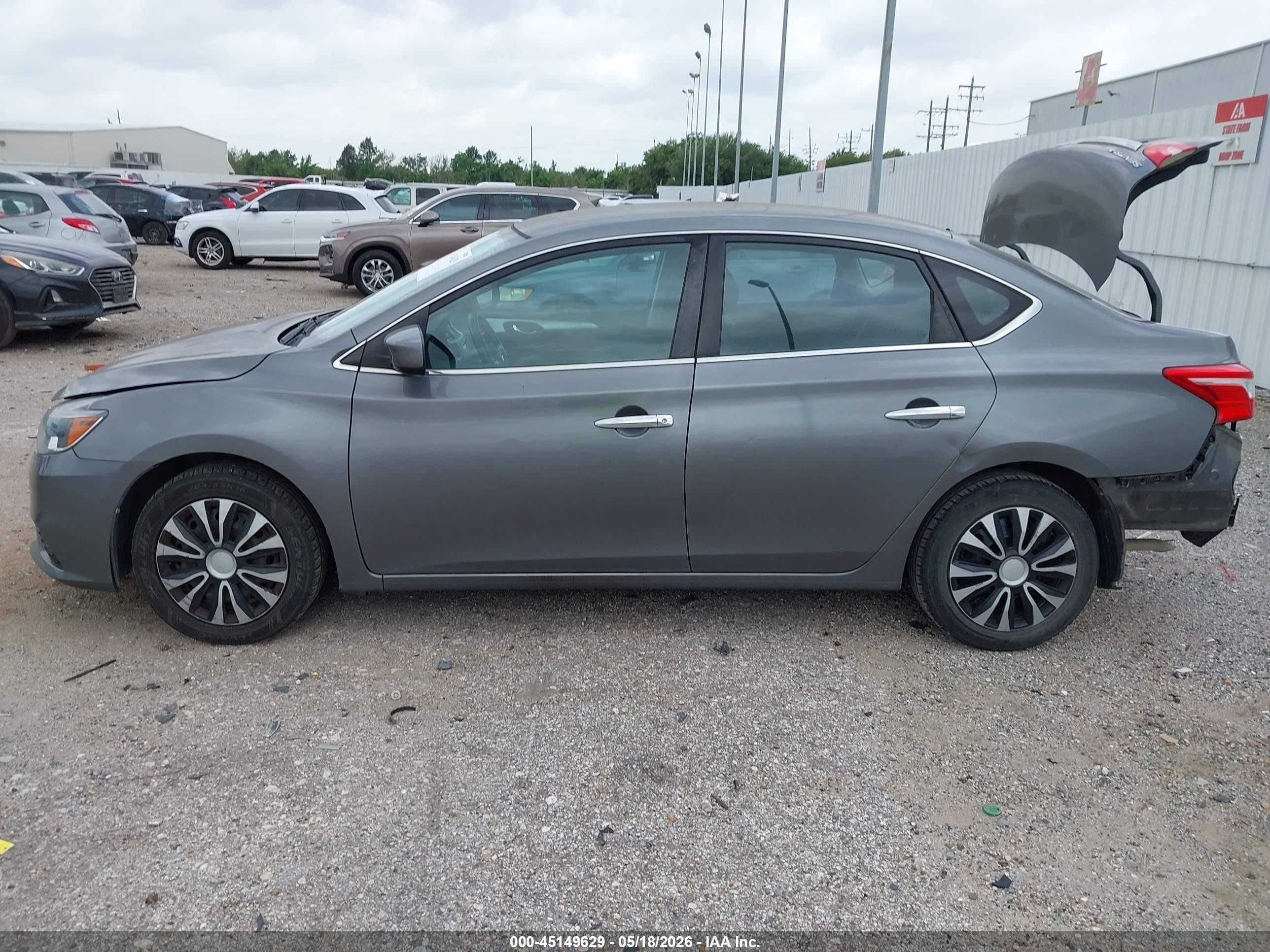 2018 Nissan Sentra S Серый vin: 3N1AB7AP9JY306790