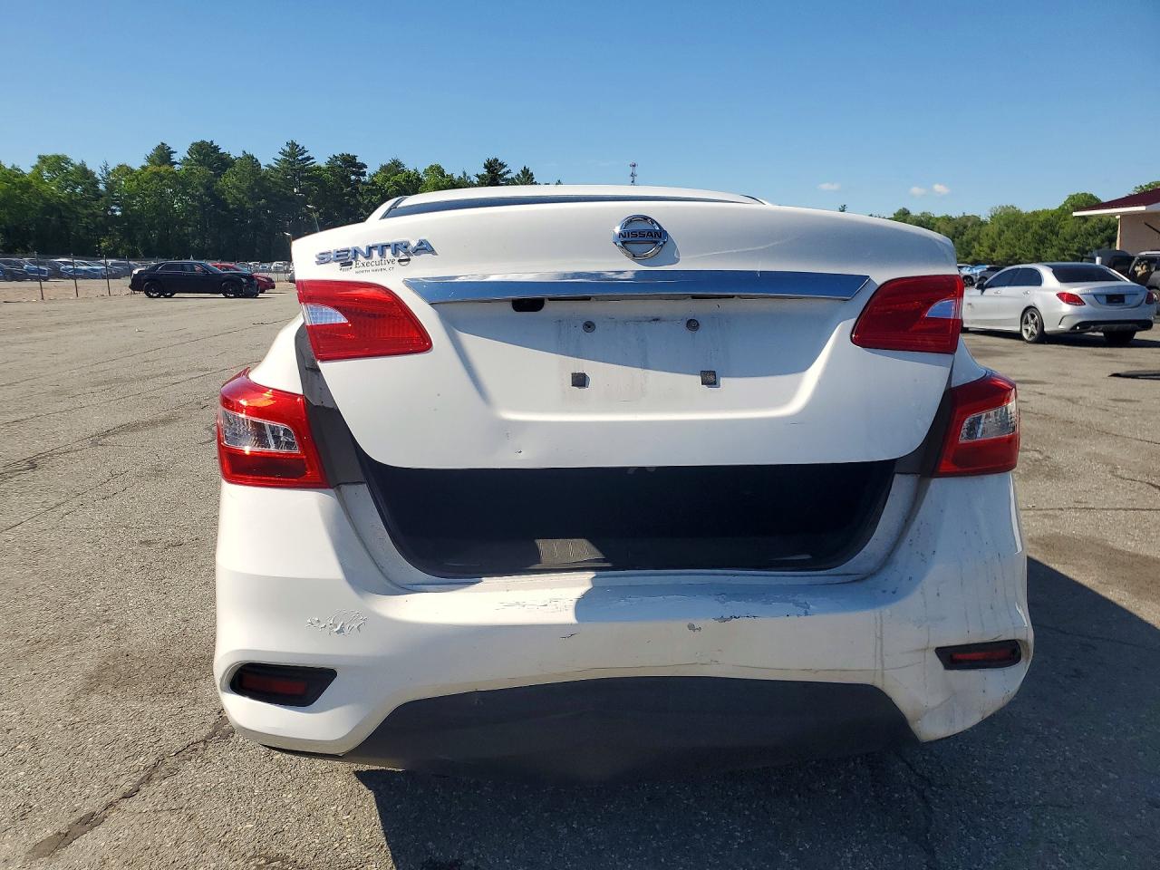 2018 Nissan Sentra S White vin: 3N1AB7AP9JY320141