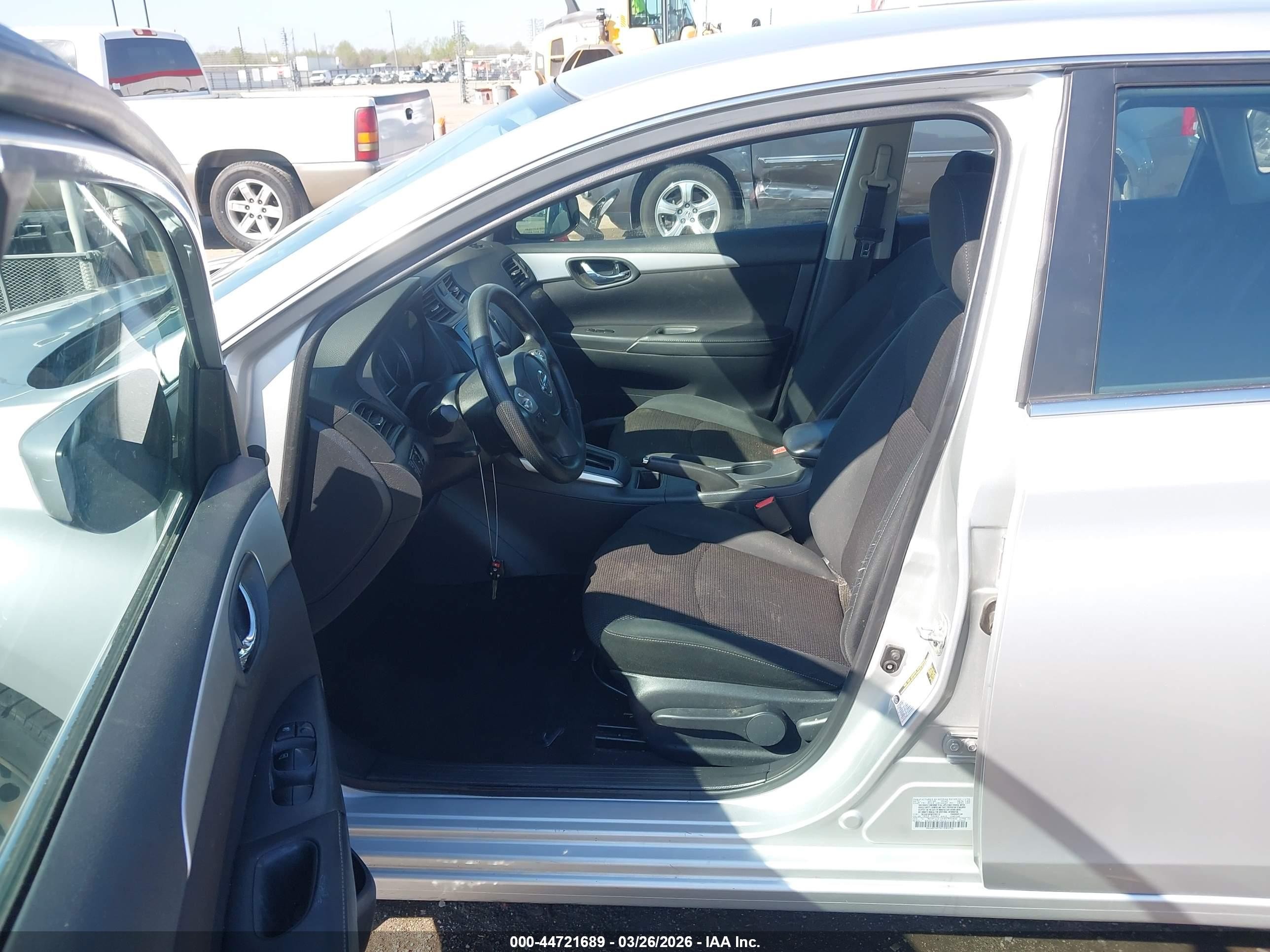 2019 Nissan Sentra S Серебряный vin: 3N1AB7AP9KY285716