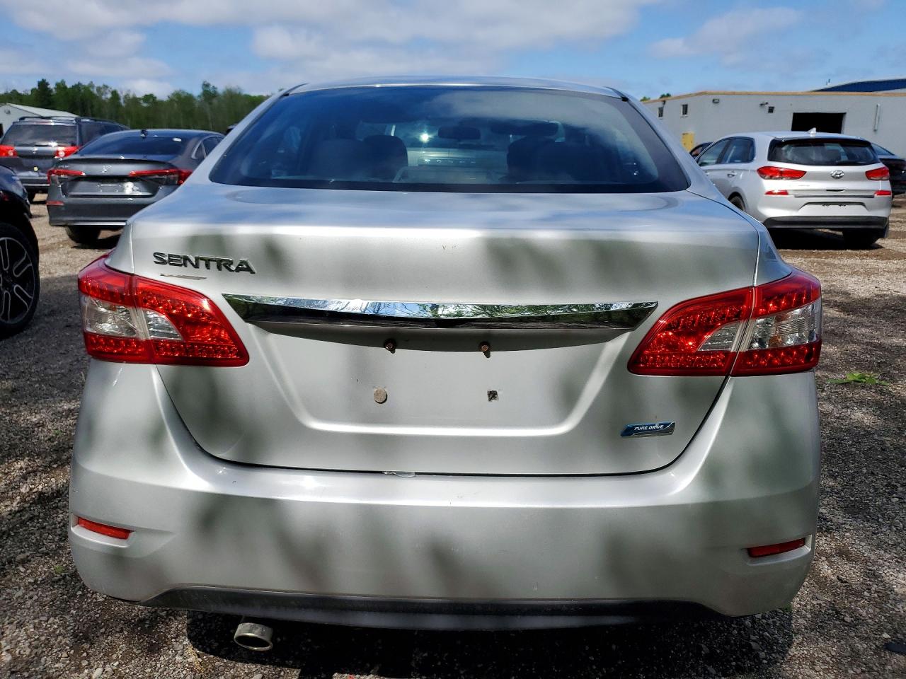 2014 Nissan Sentra S Серебряный vin: 3N1AB7APXEL665701