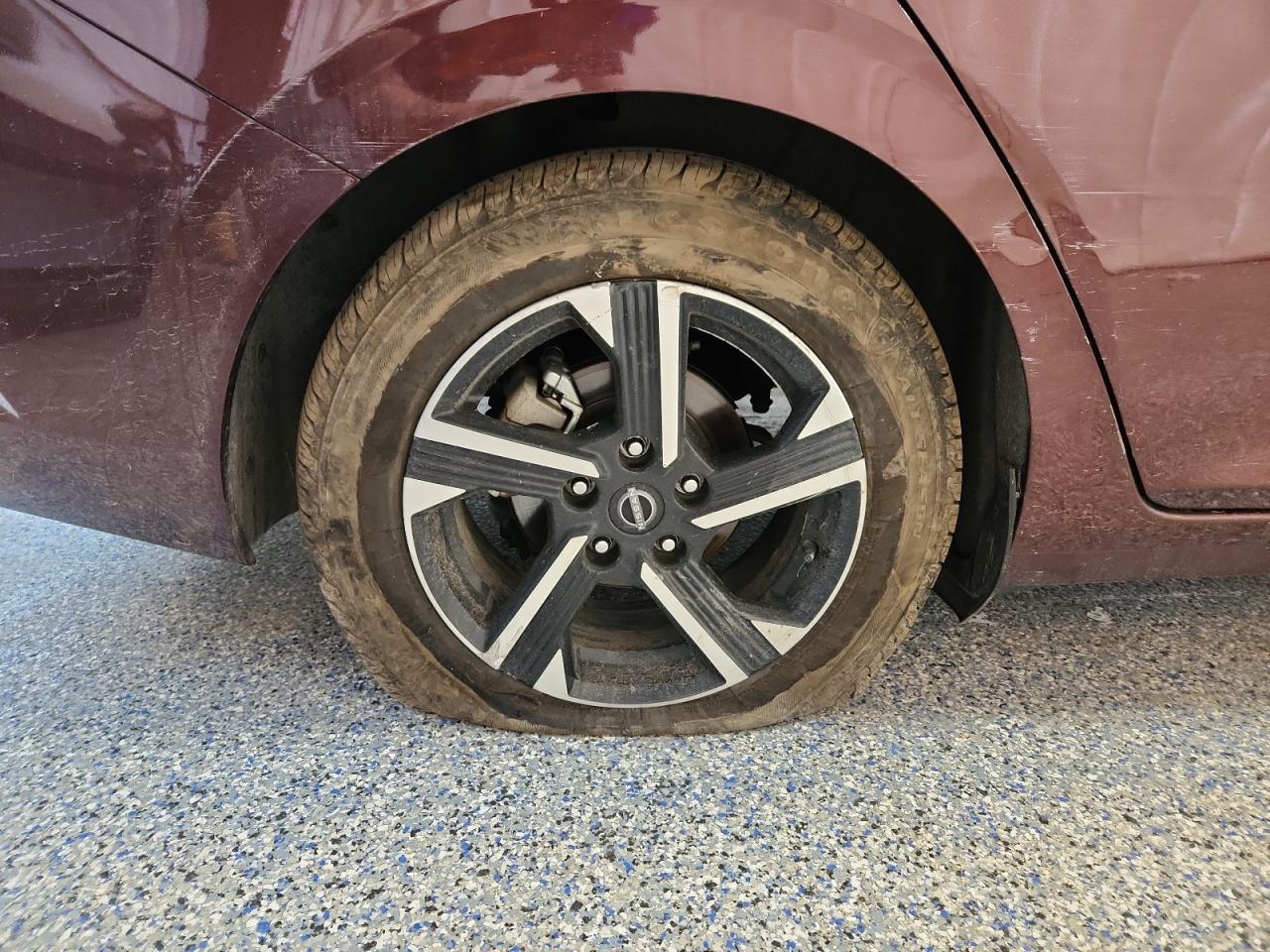 2024 Nissan Sentra Sv Бордовый vin: 3N1AB8CV0RY289438 Damage: Right Rear Wheel, Curb Rash, 1 To 2 Inches