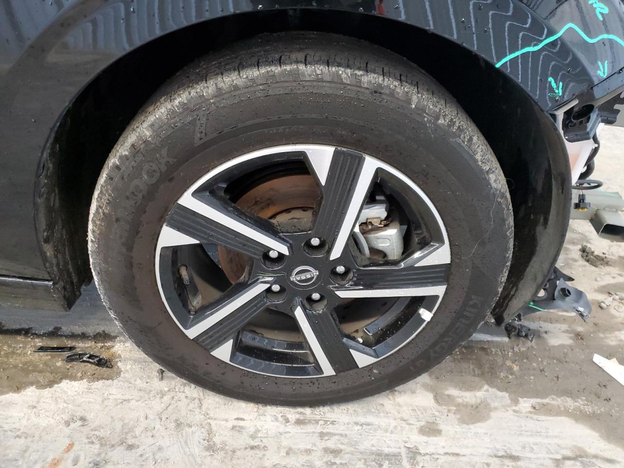 2025 Nissan Sentra Sv Черный vin: 3N1AB8CV8SY384092 Damage: Right Front Tire, Worn, Replacement Required