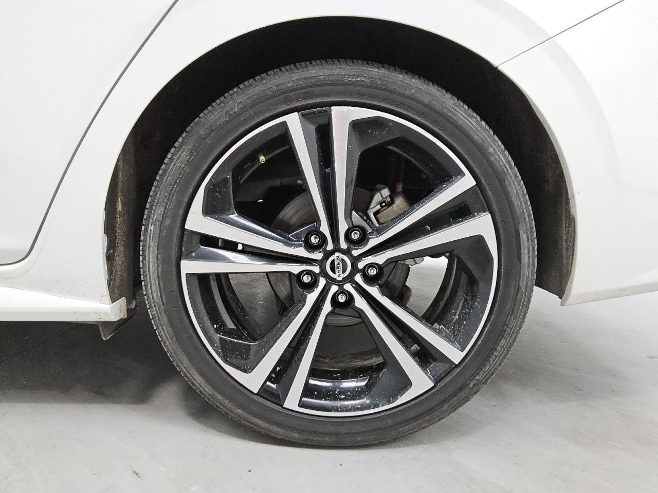 2021 Nissan Sentra Sr White vin: 3N1AB8DV8MY258879 Damage: Left Rear Wheel, Curb Rash, > 12 Inches