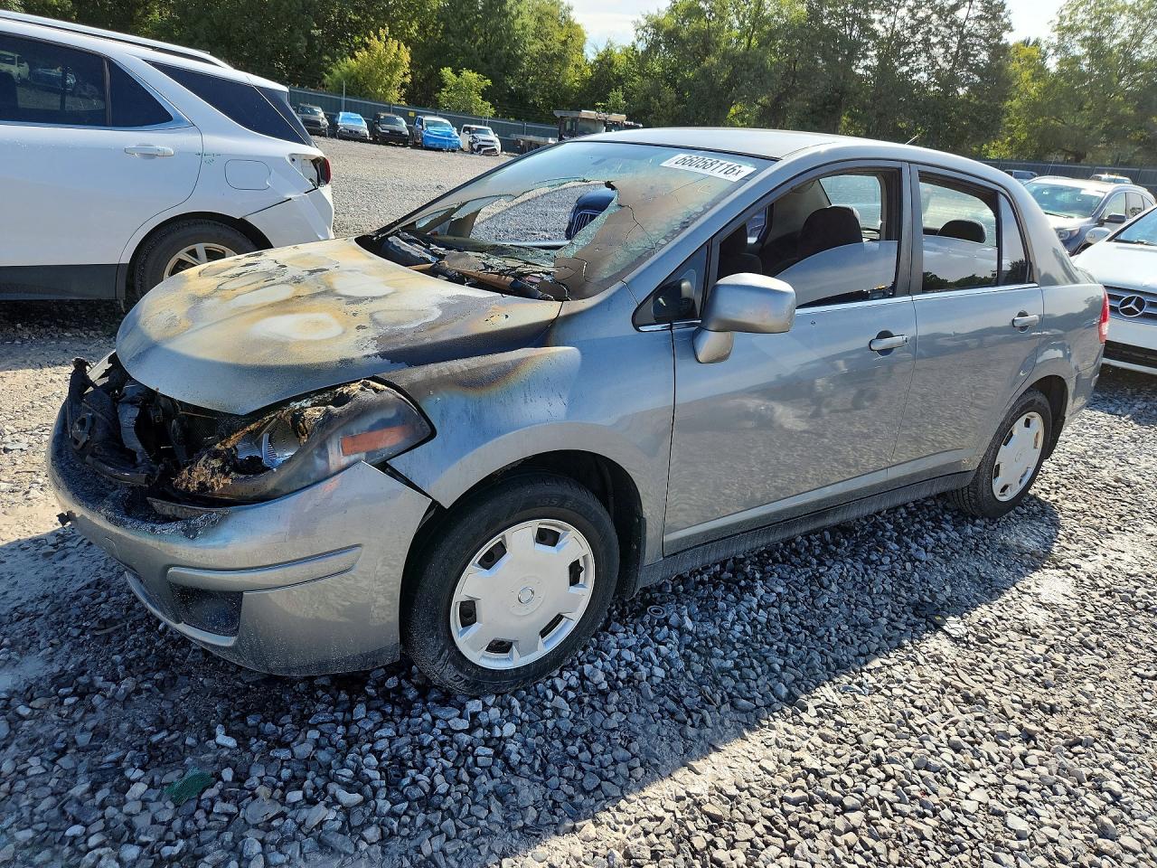 2007 Nissan Versa 1.8 S Серый vin: 3N1BC11E07L449937