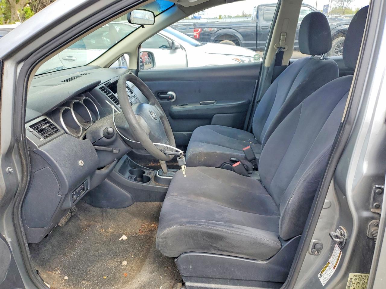 2008 Nissan Versa 1.8 S Серый vin: 3N1BC11E08L393774