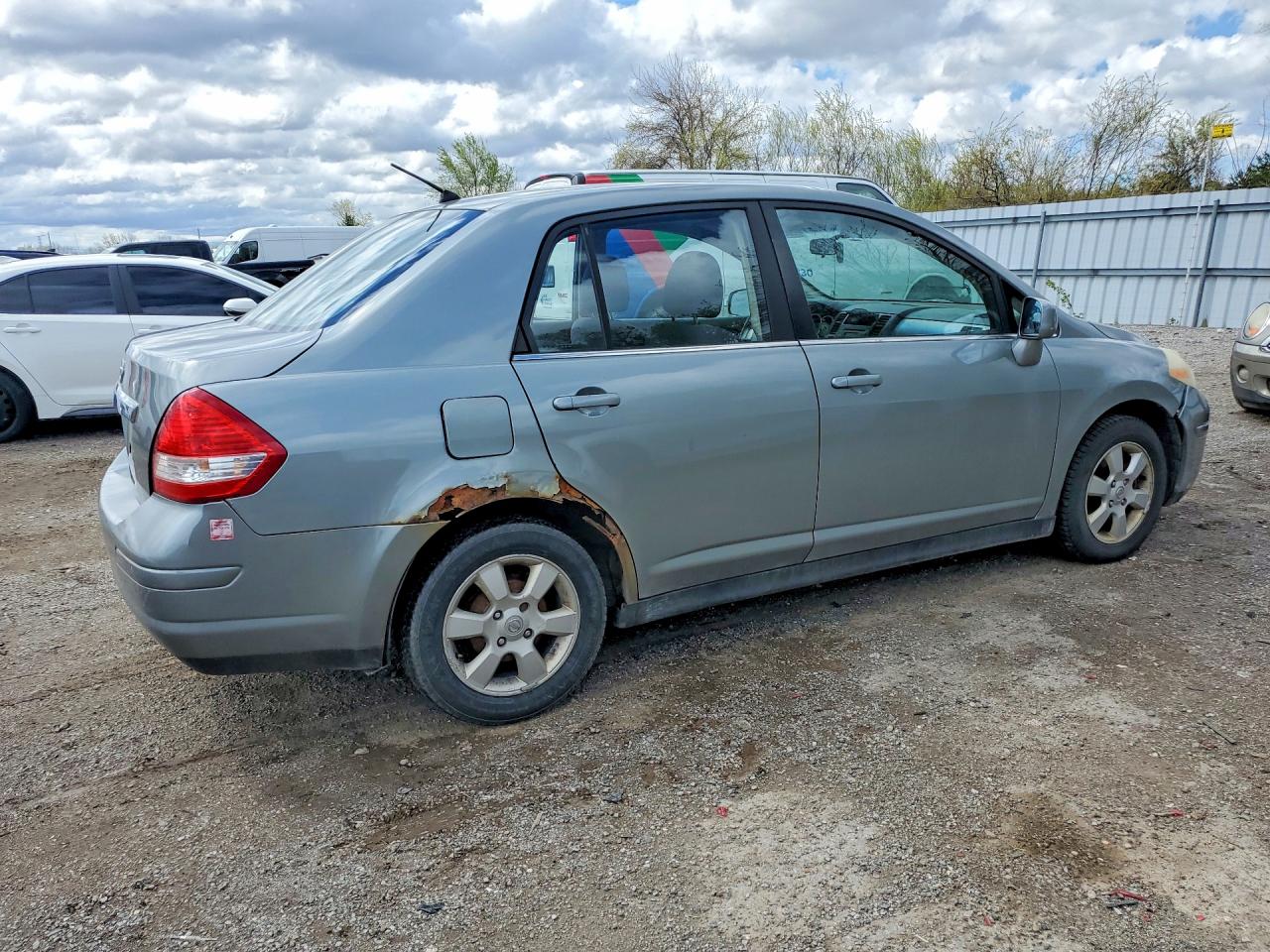 2008 Nissan Versa 1.8 S Серый vin: 3N1BC11E08L393774