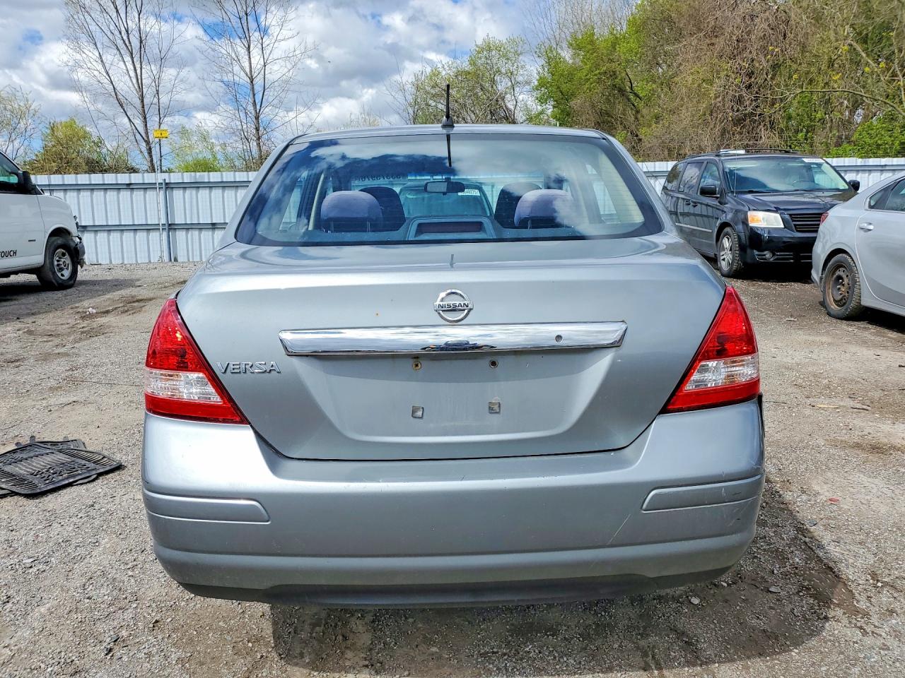 2008 Nissan Versa 1.8 S Серый vin: 3N1BC11E08L393774