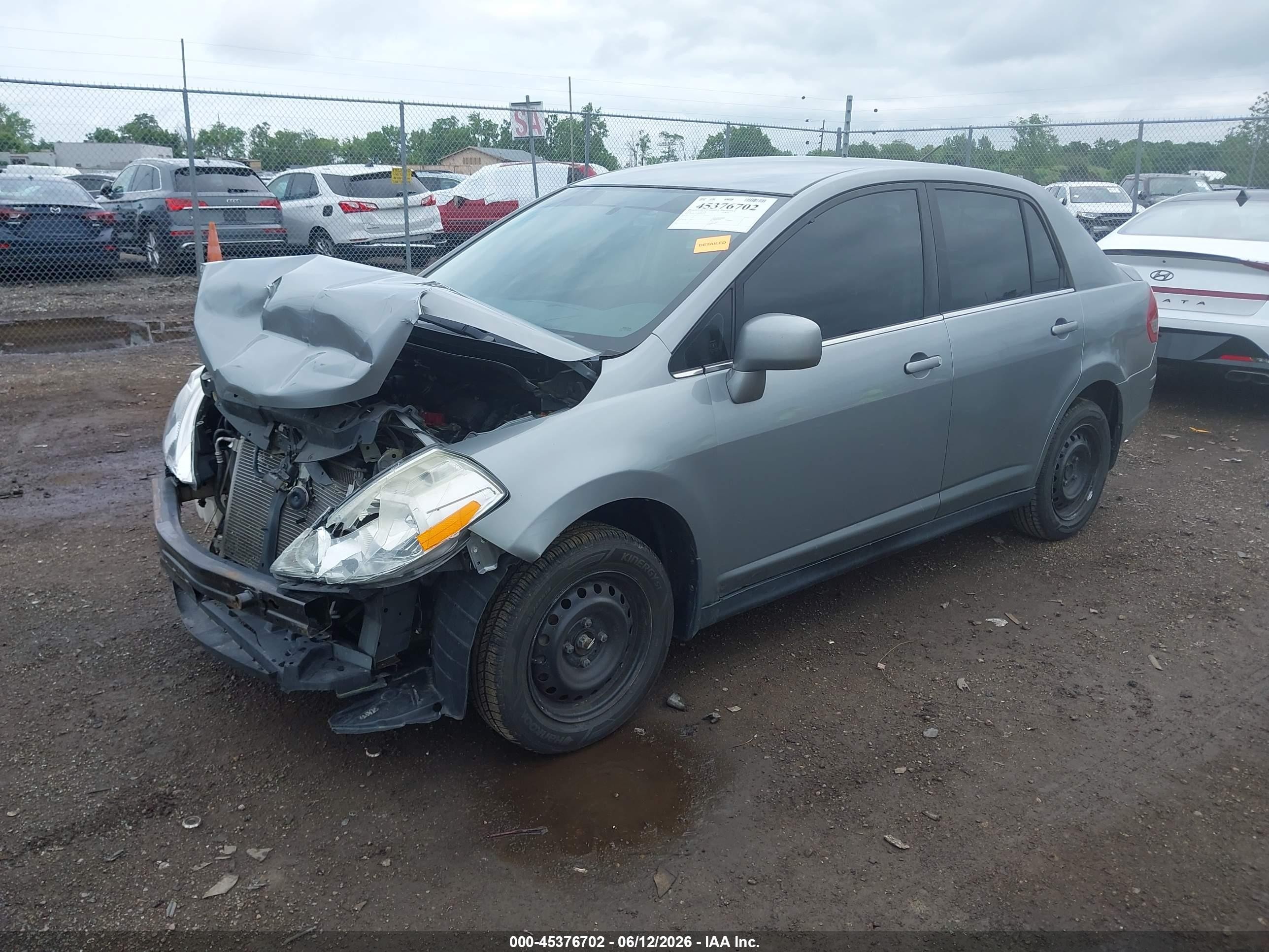 2008 Nissan Versa 1.8 S Silver vin: 3N1BC11E08L456274