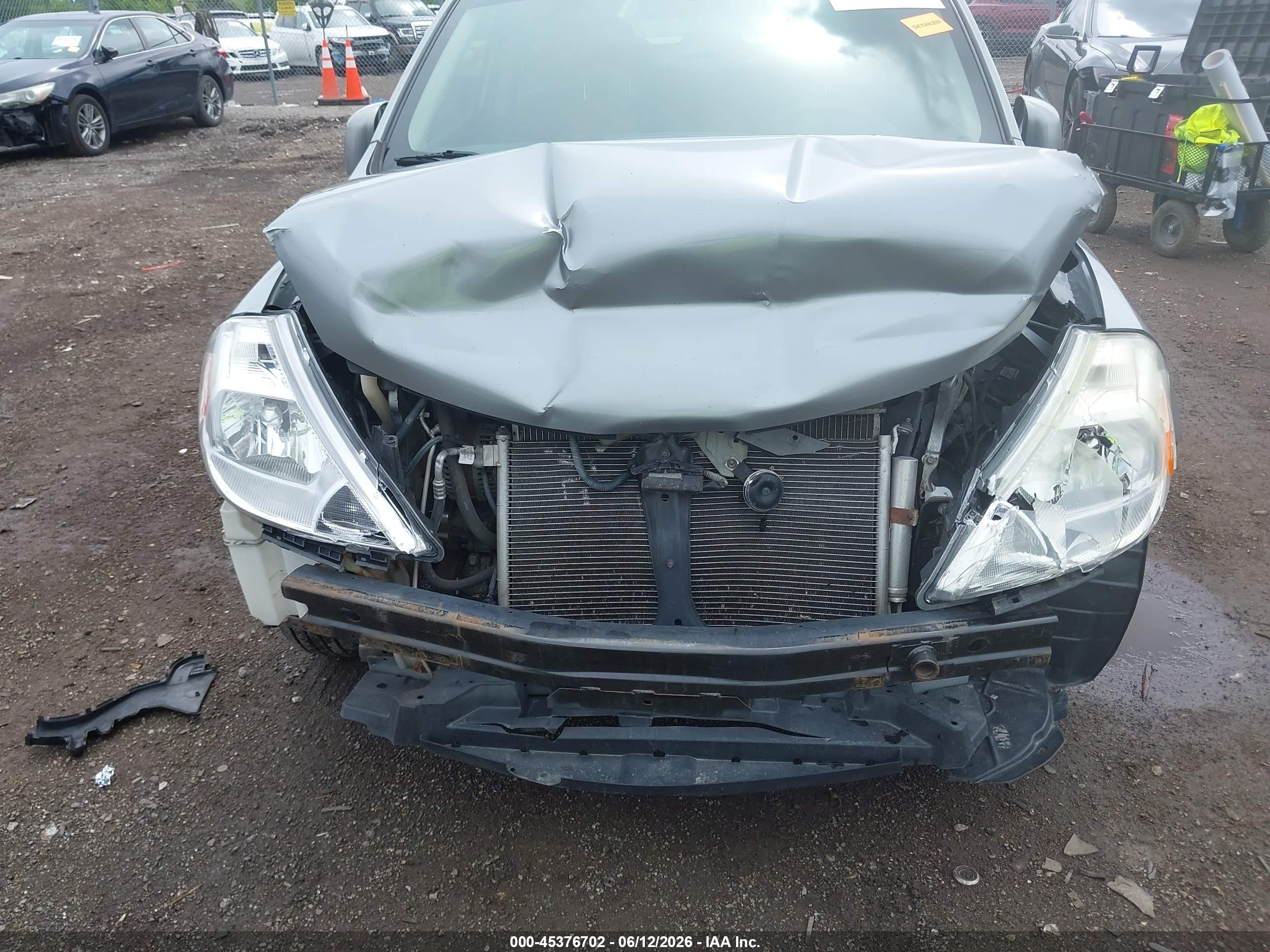 2008 Nissan Versa 1.8 S Silver vin: 3N1BC11E08L456274