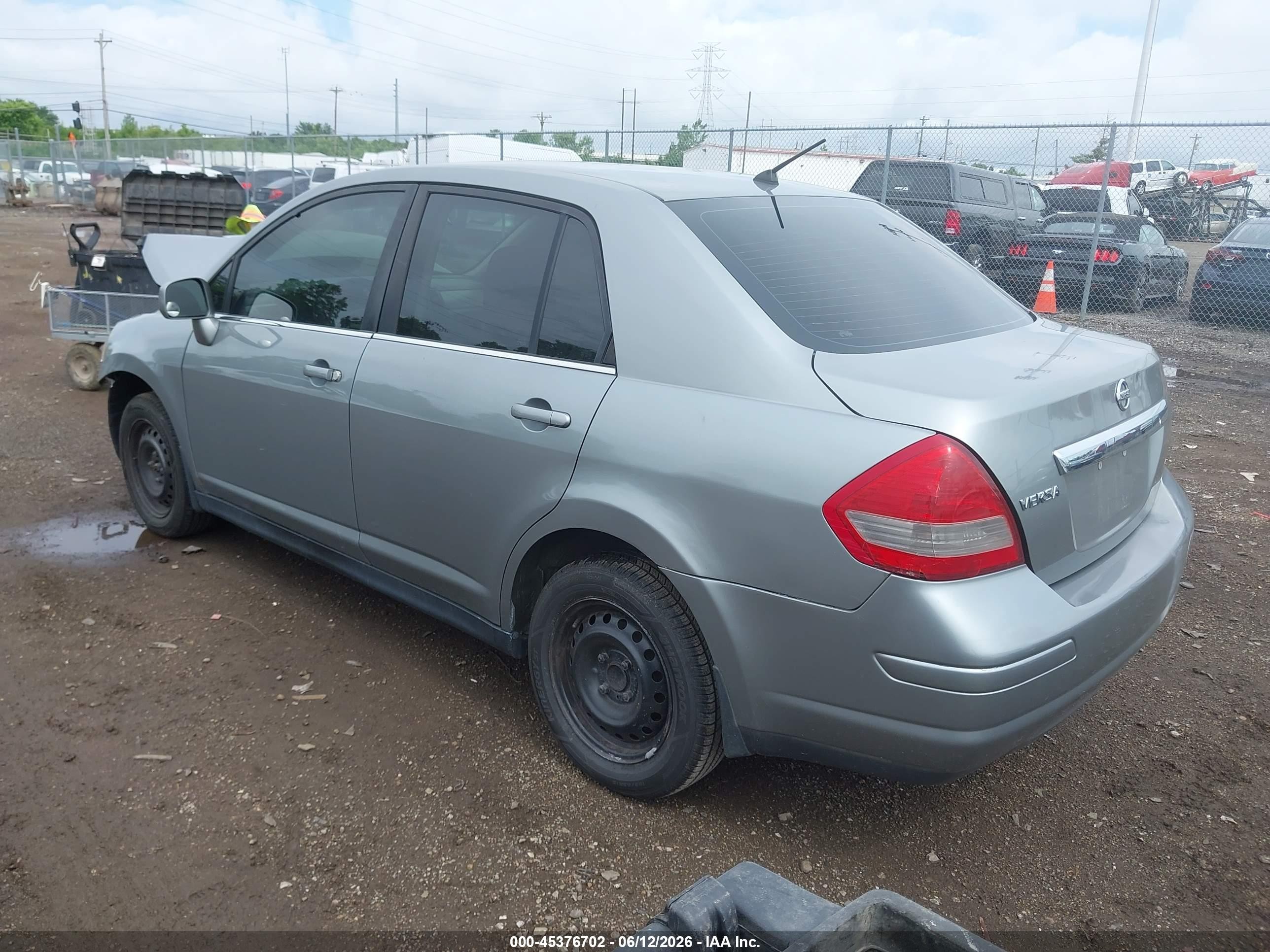 2008 Nissan Versa 1.8 S Silver vin: 3N1BC11E08L456274