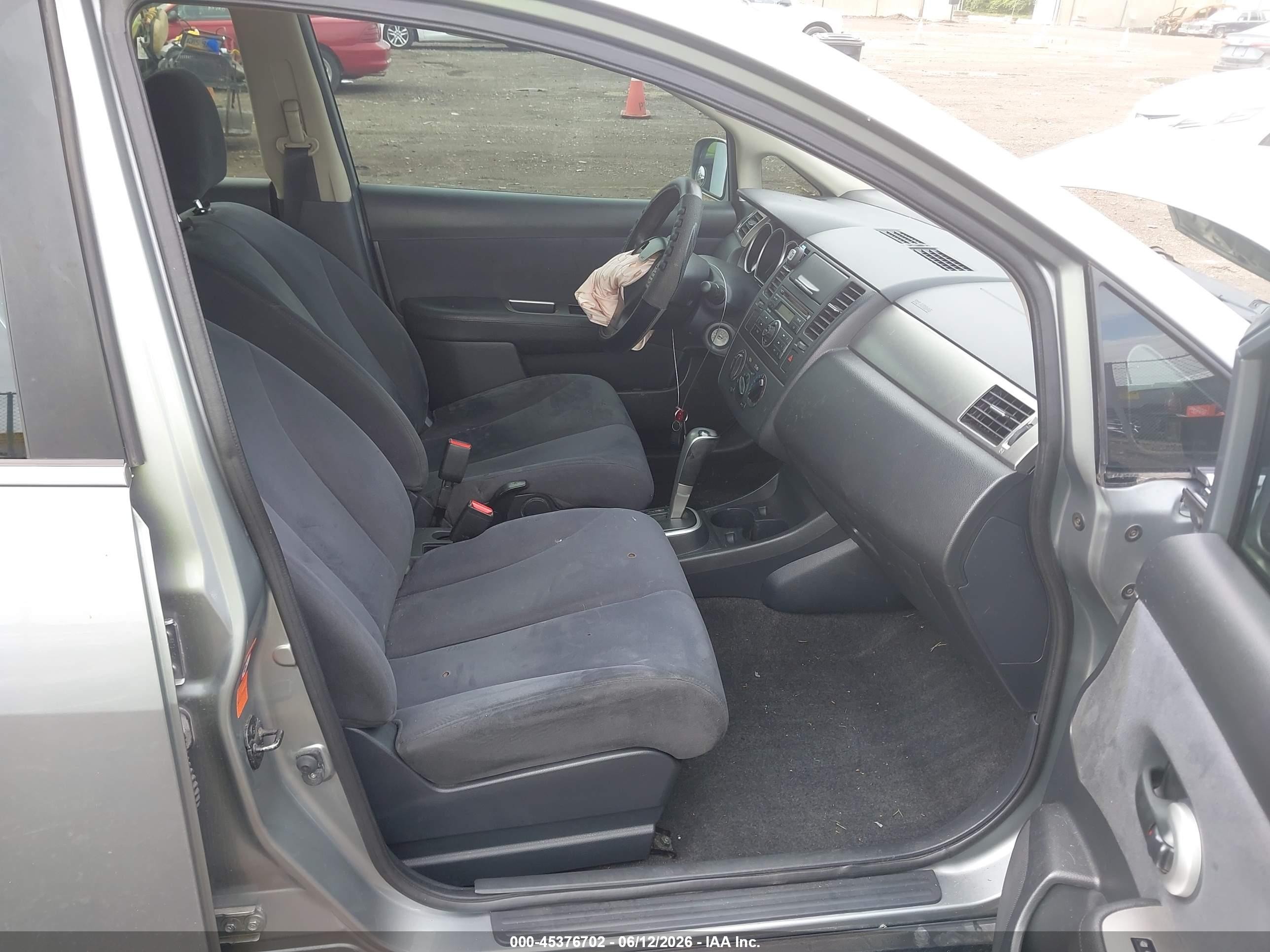 2008 Nissan Versa 1.8 S Silver vin: 3N1BC11E08L456274