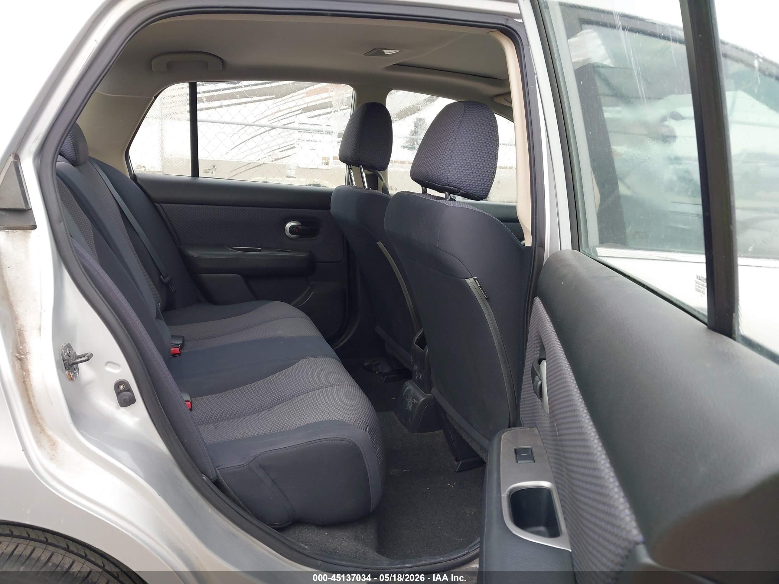 2009 Nissan Versa 1.8sl Silver vin: 3N1BC11E09L355303