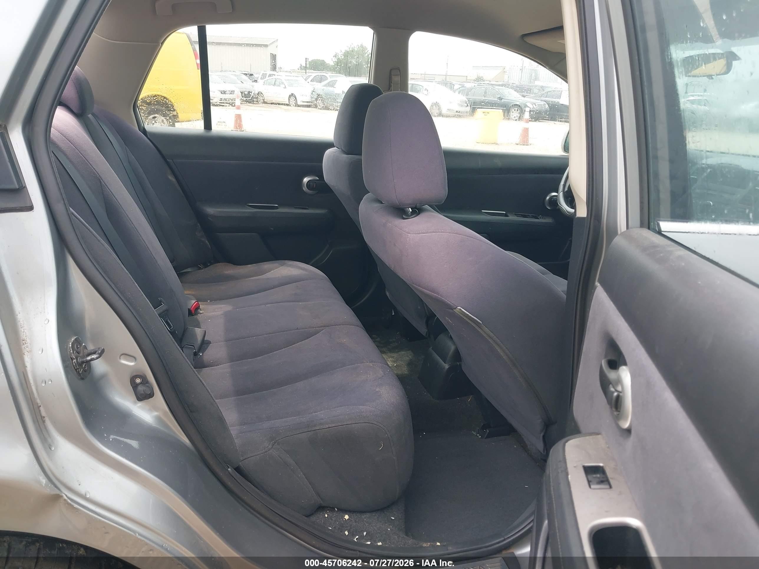 2008 Nissan Versa 1.8 S Silver vin: 3N1BC11E18L352845
