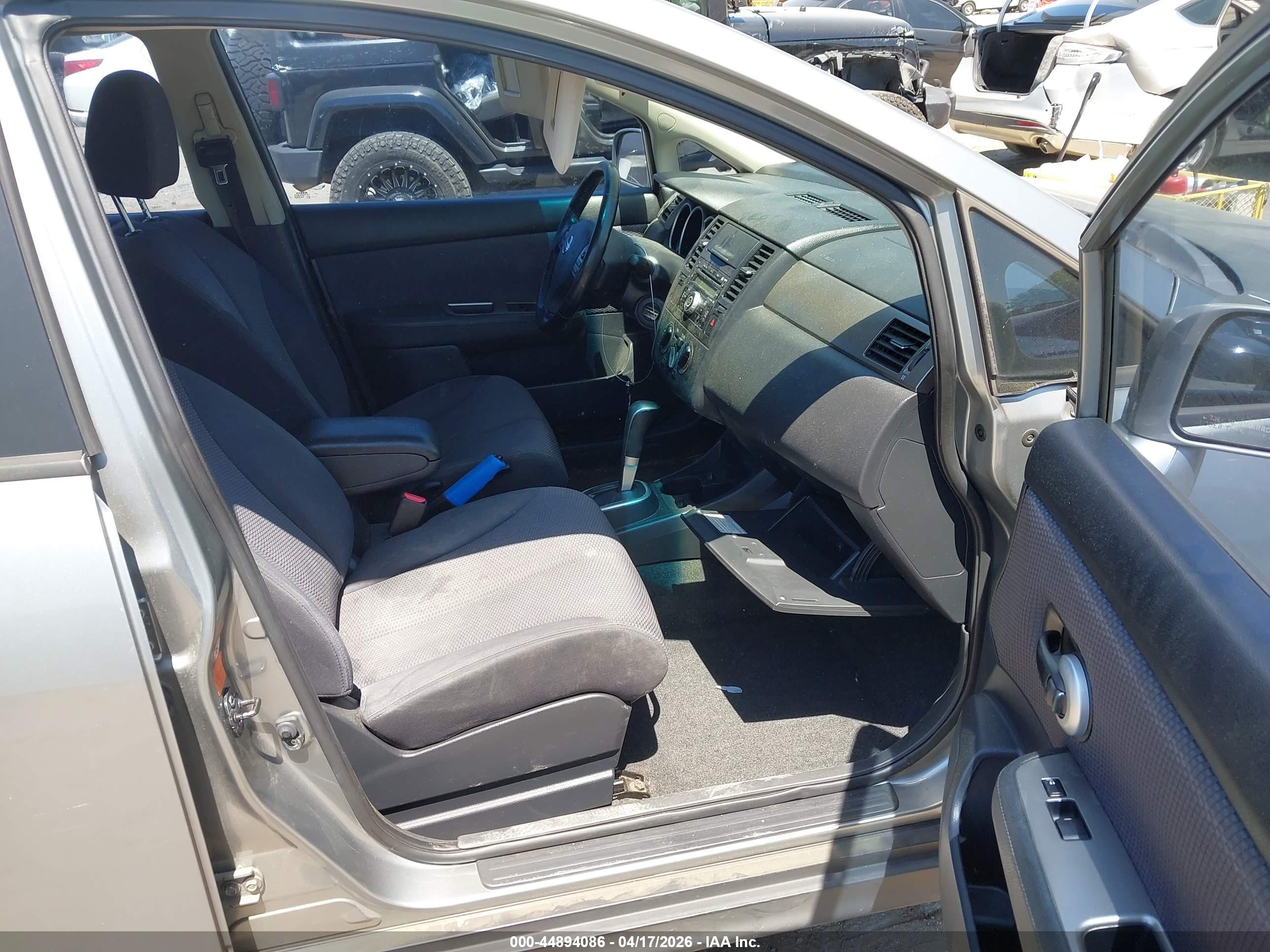 2009 Nissan Versa 1.8sl Silver vin: 3N1BC11E19L396992