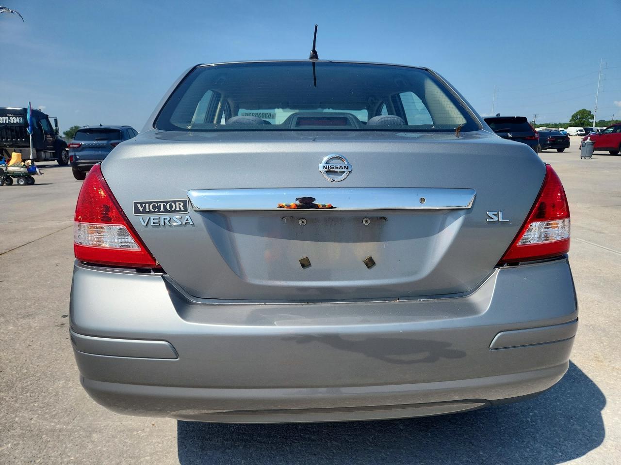 2007 Nissan Versa 1.8 S Silver vin: 3N1BC11E37L425261