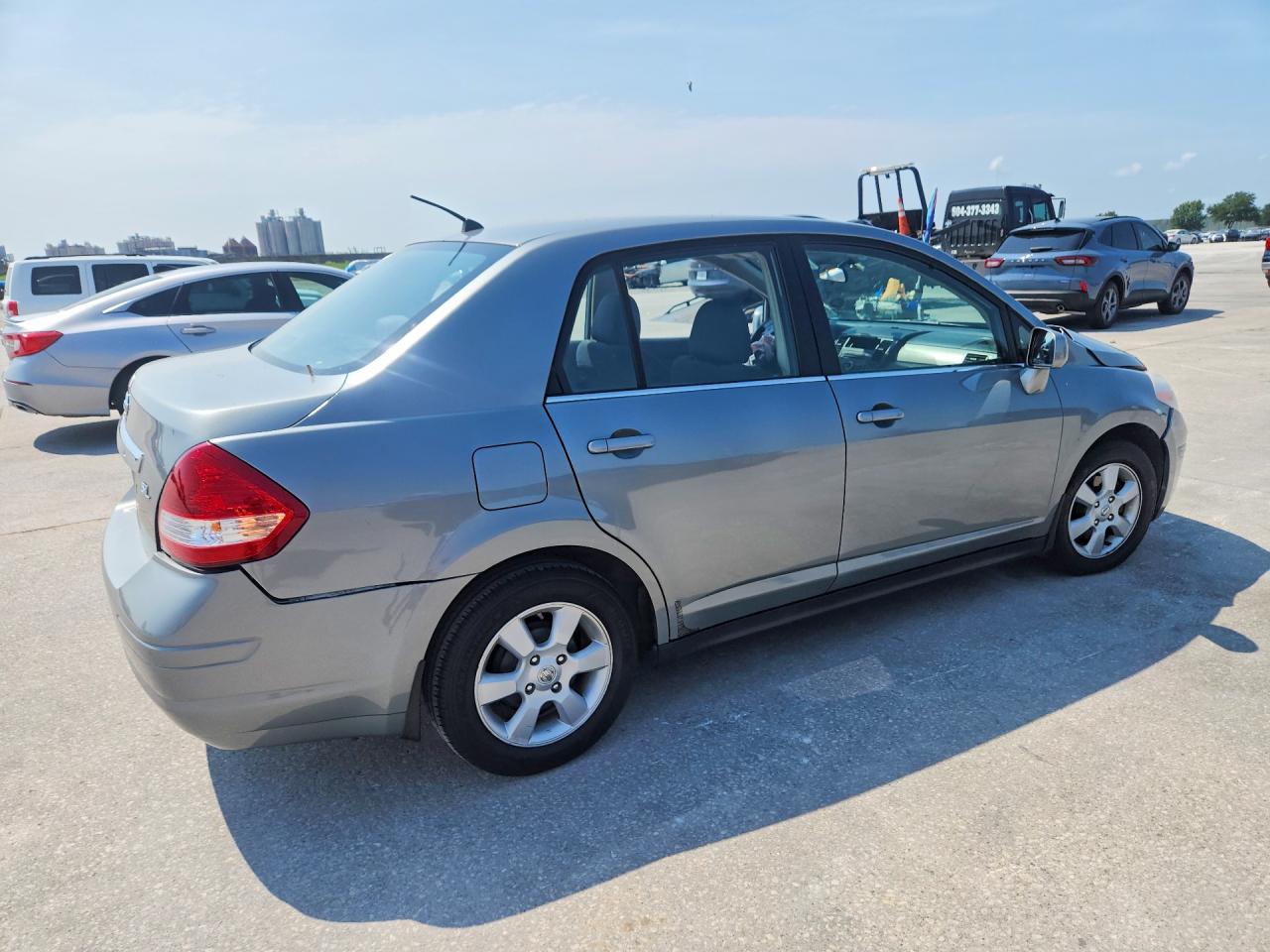 2007 Nissan Versa 1.8 S Silver vin: 3N1BC11E37L425261