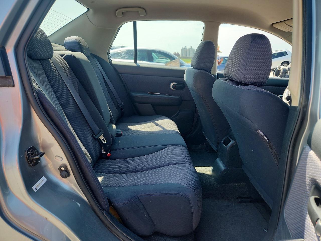 2007 Nissan Versa 1.8 S Silver vin: 3N1BC11E37L425261