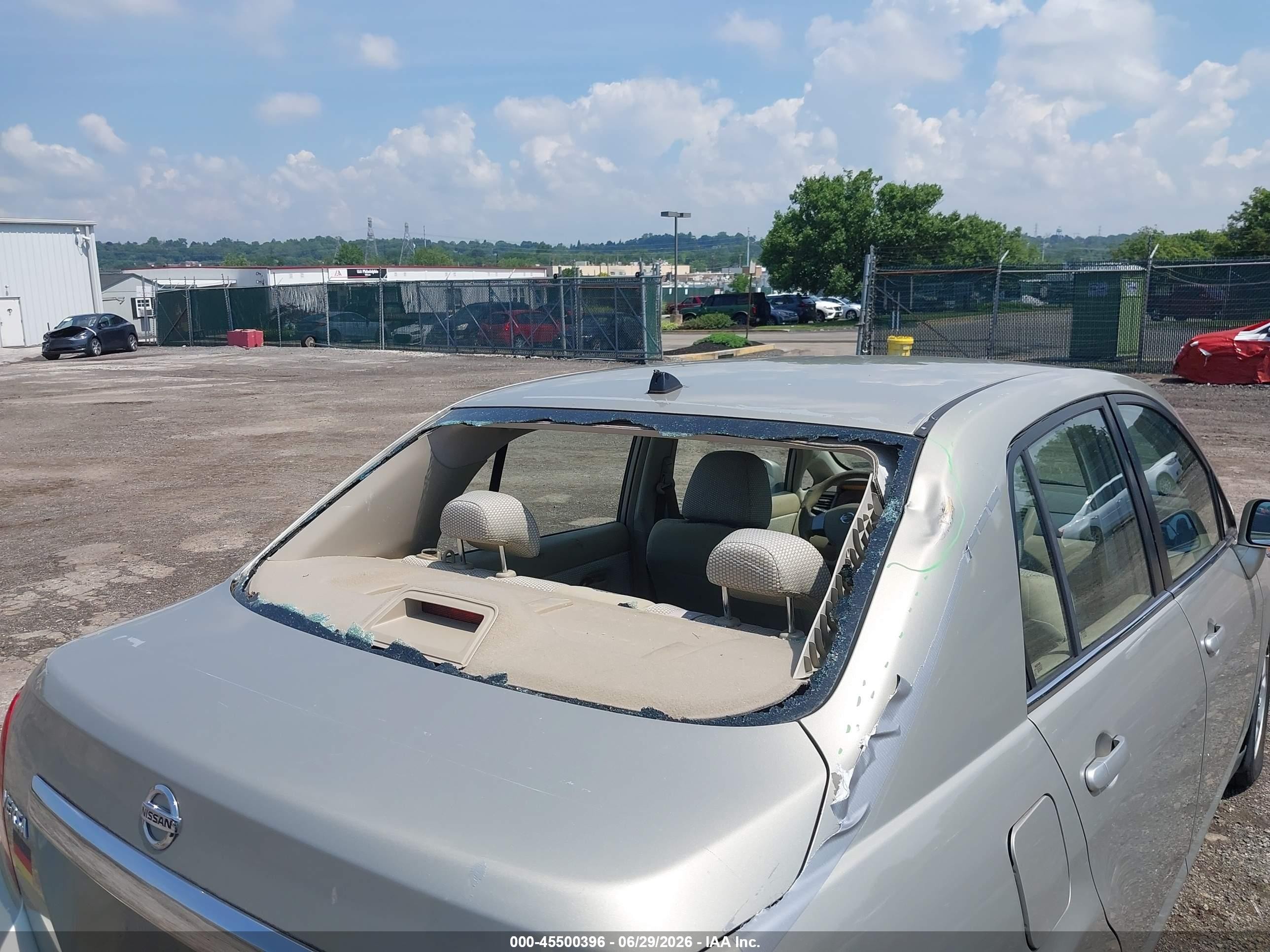 2007 Nissan Versa 1.8sl Silver vin: 3N1BC11E37L460527