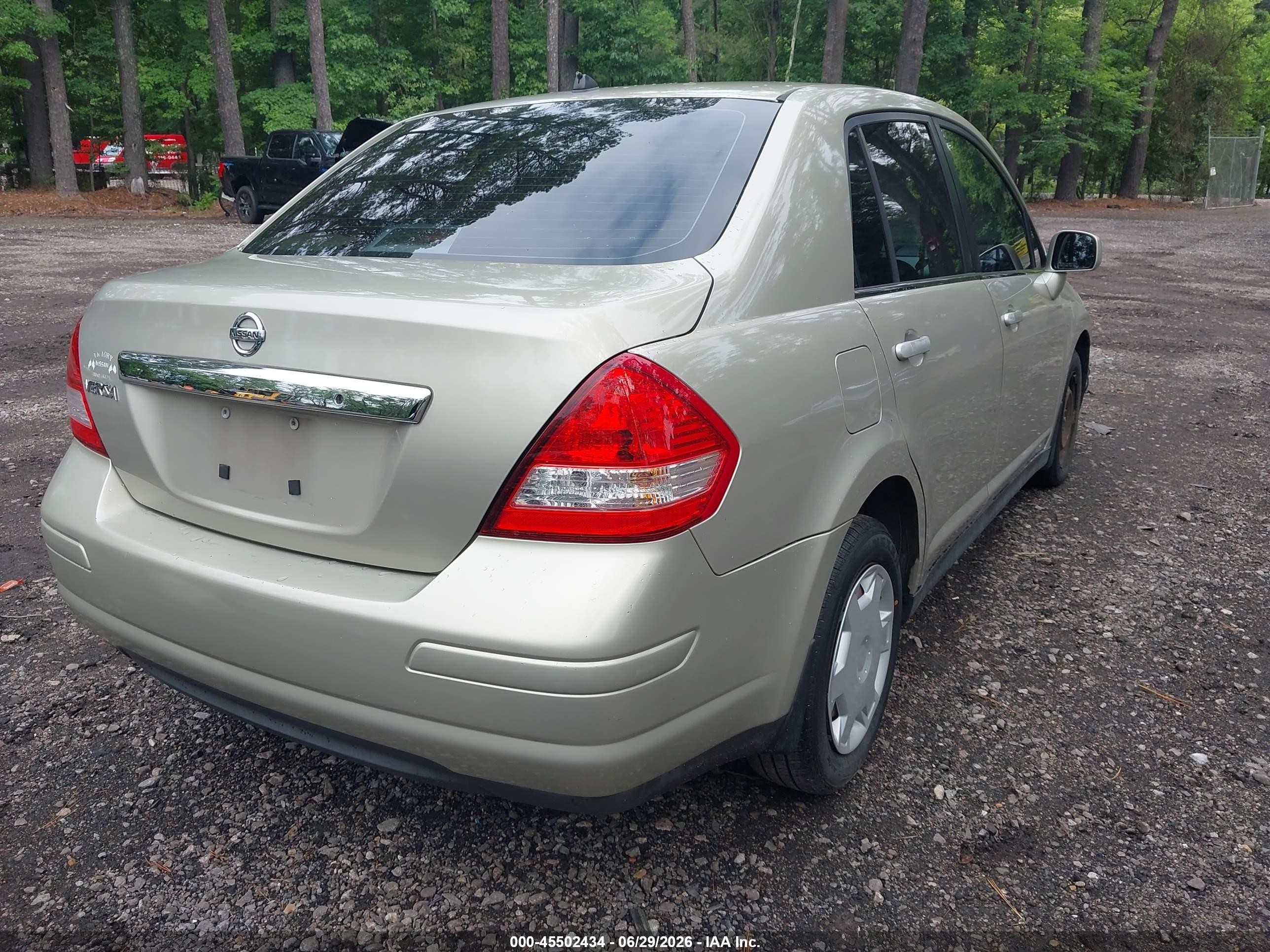 2008 Nissan Versa 1.8 S Beige vin: 3N1BC11E38L384860