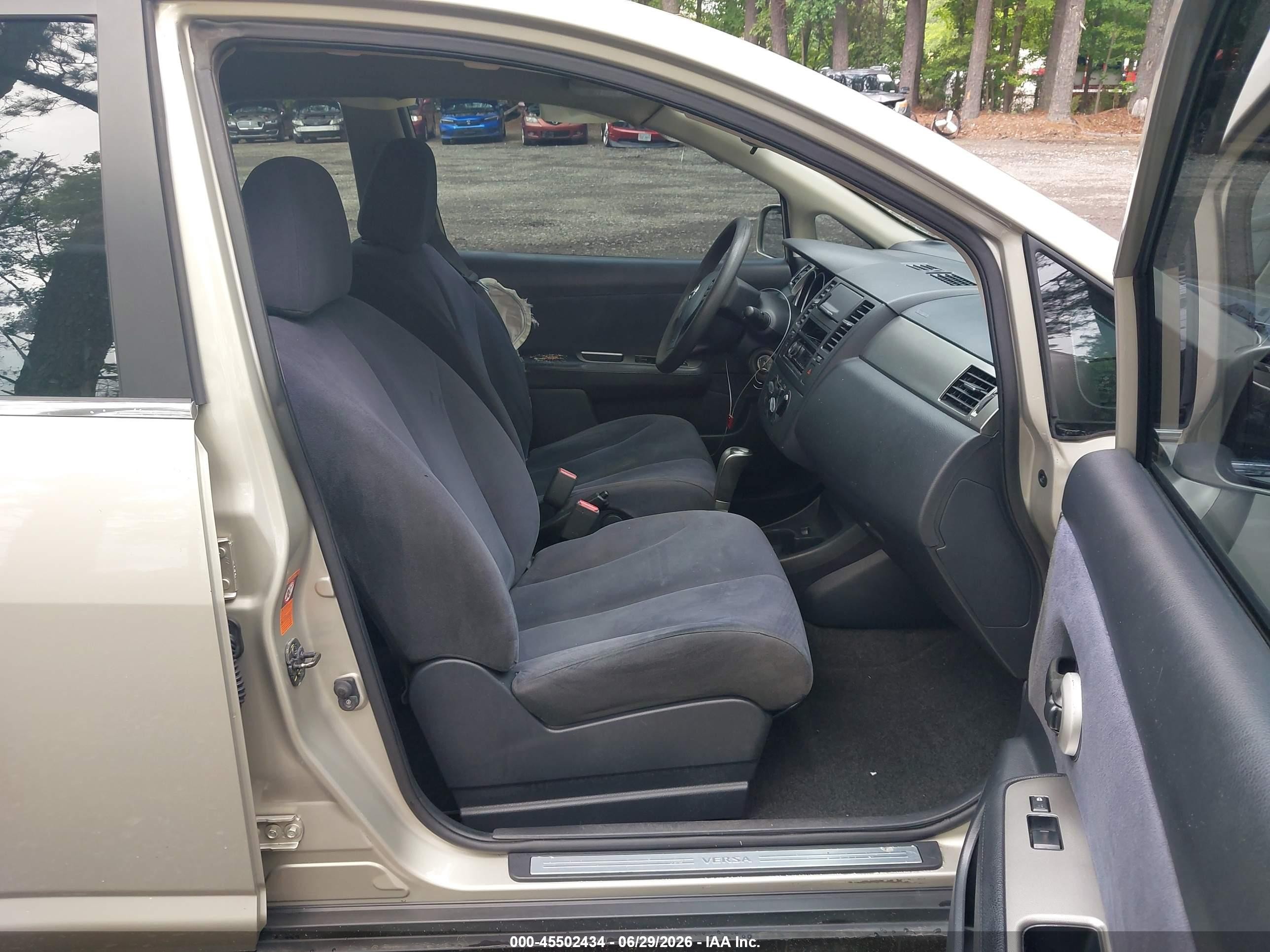 2008 Nissan Versa 1.8 S Beige vin: 3N1BC11E38L384860