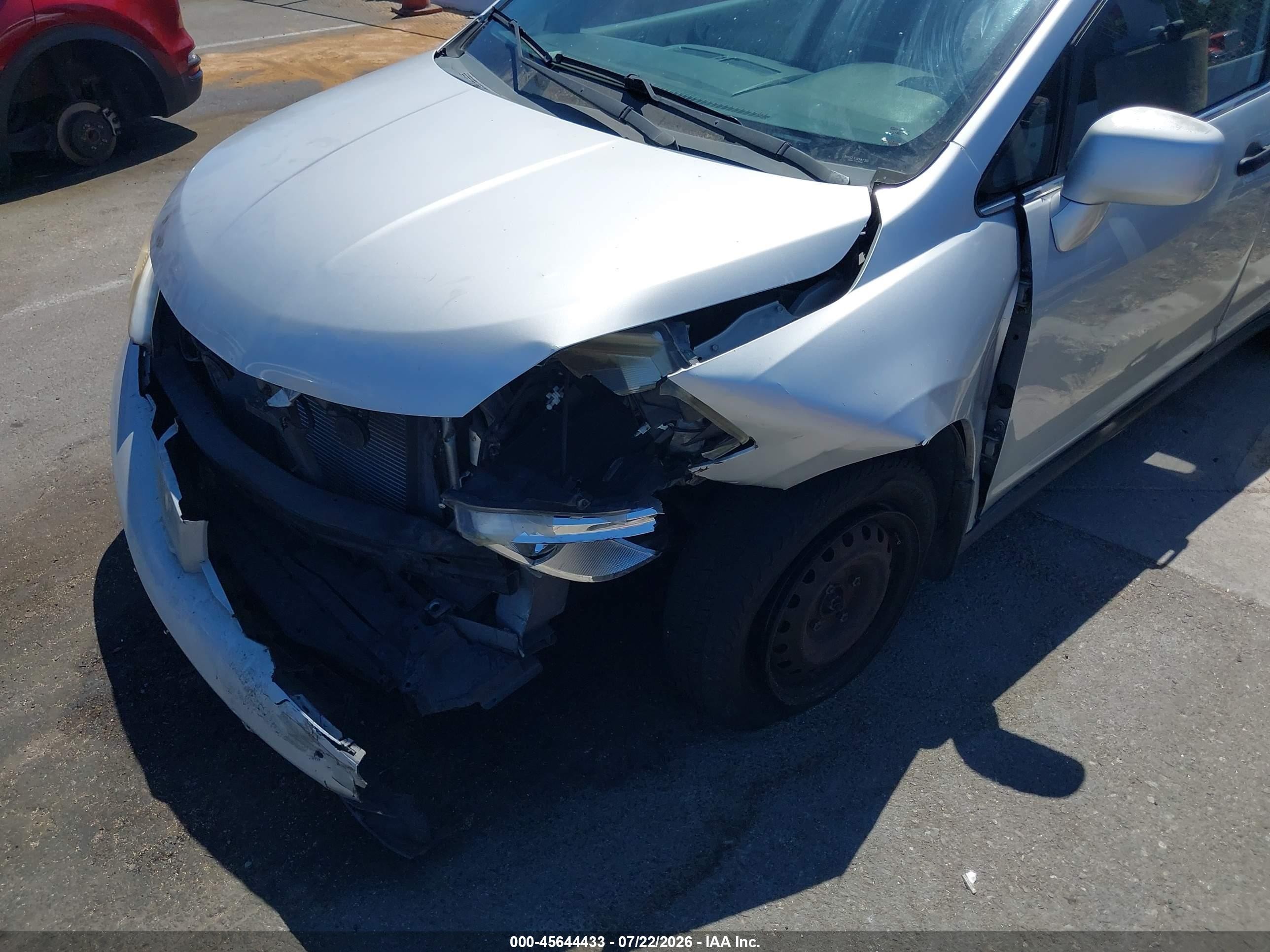 2008 Nissan Versa 1.8 S Silver vin: 3N1BC11E38L397771