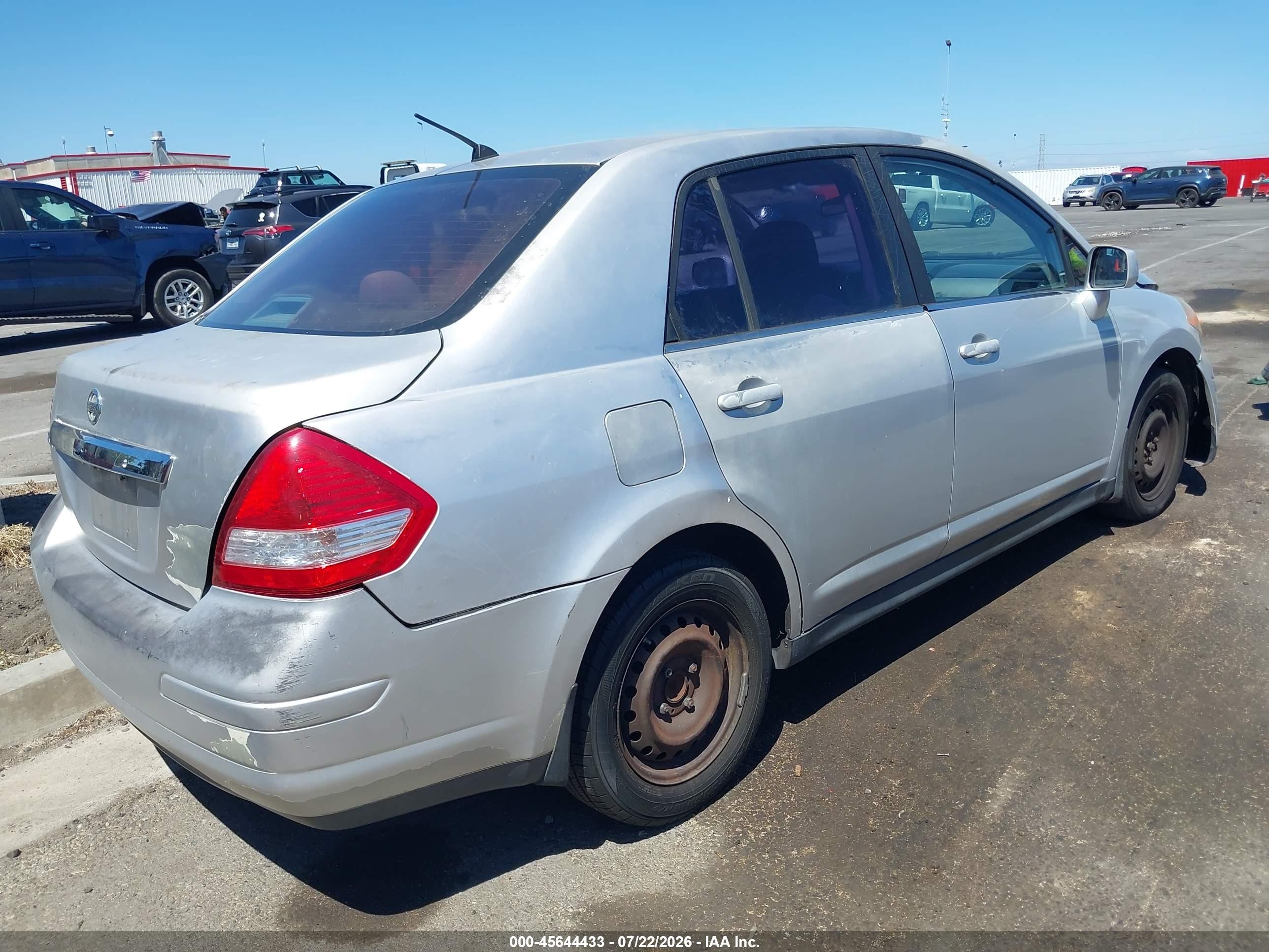 2008 Nissan Versa 1.8 S Silver vin: 3N1BC11E38L397771