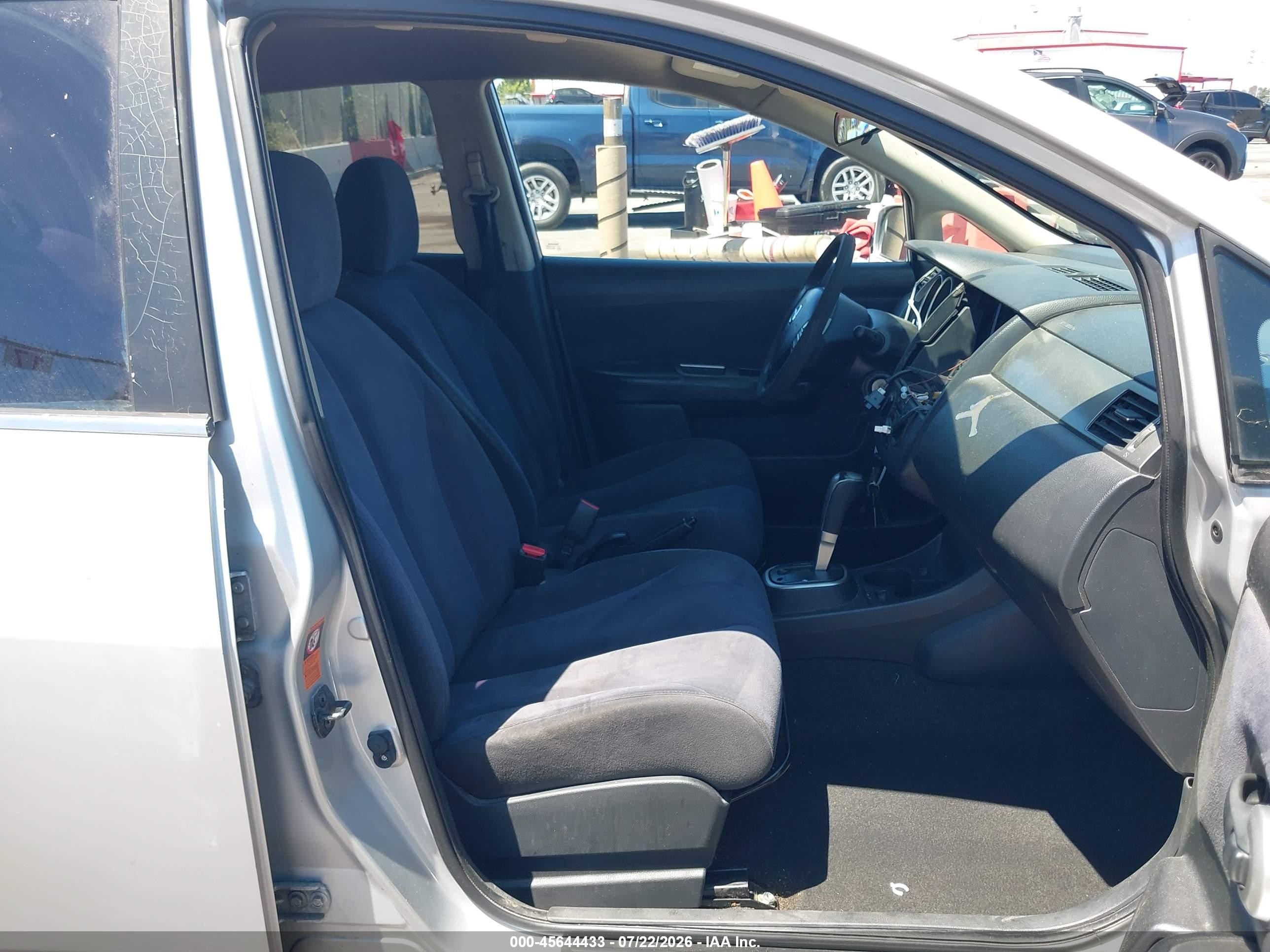 2008 Nissan Versa 1.8 S Silver vin: 3N1BC11E38L397771