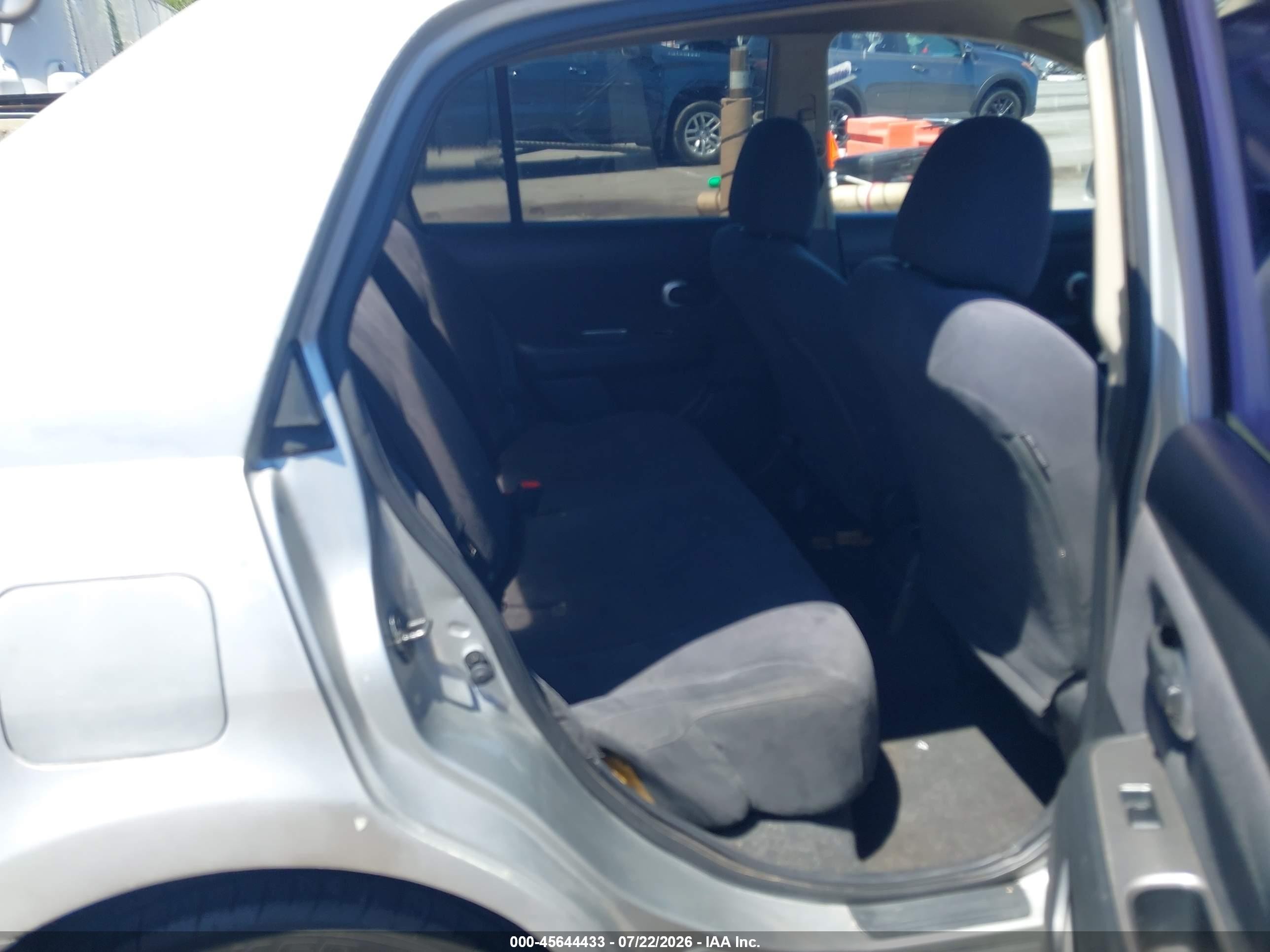2008 Nissan Versa 1.8 S Silver vin: 3N1BC11E38L397771