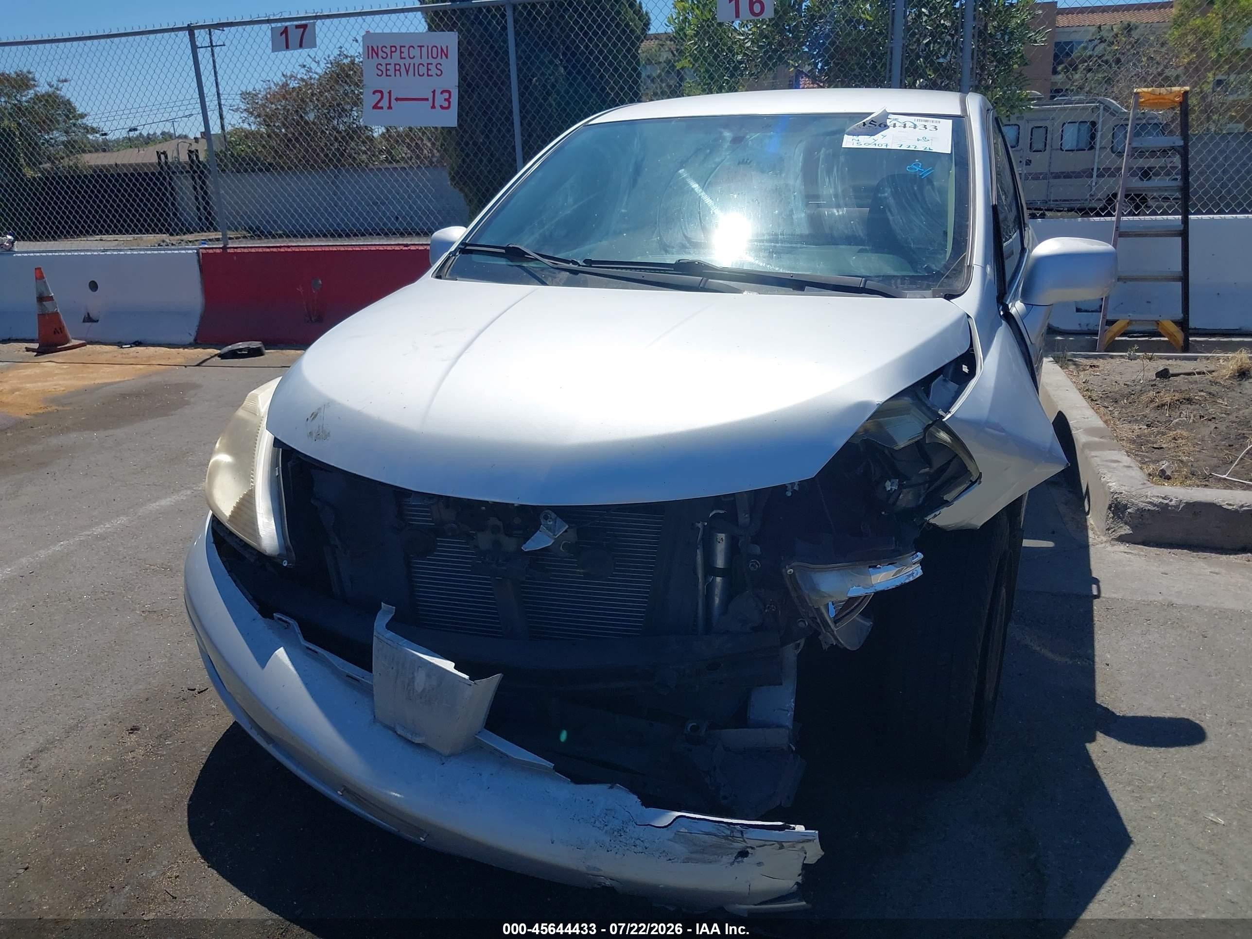 2008 Nissan Versa 1.8 S Silver vin: 3N1BC11E38L397771
