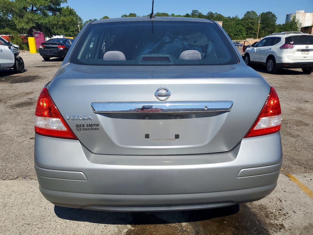 2009 Nissan Versa 1.8 S Белый vin: 3N1BC11E39L442659