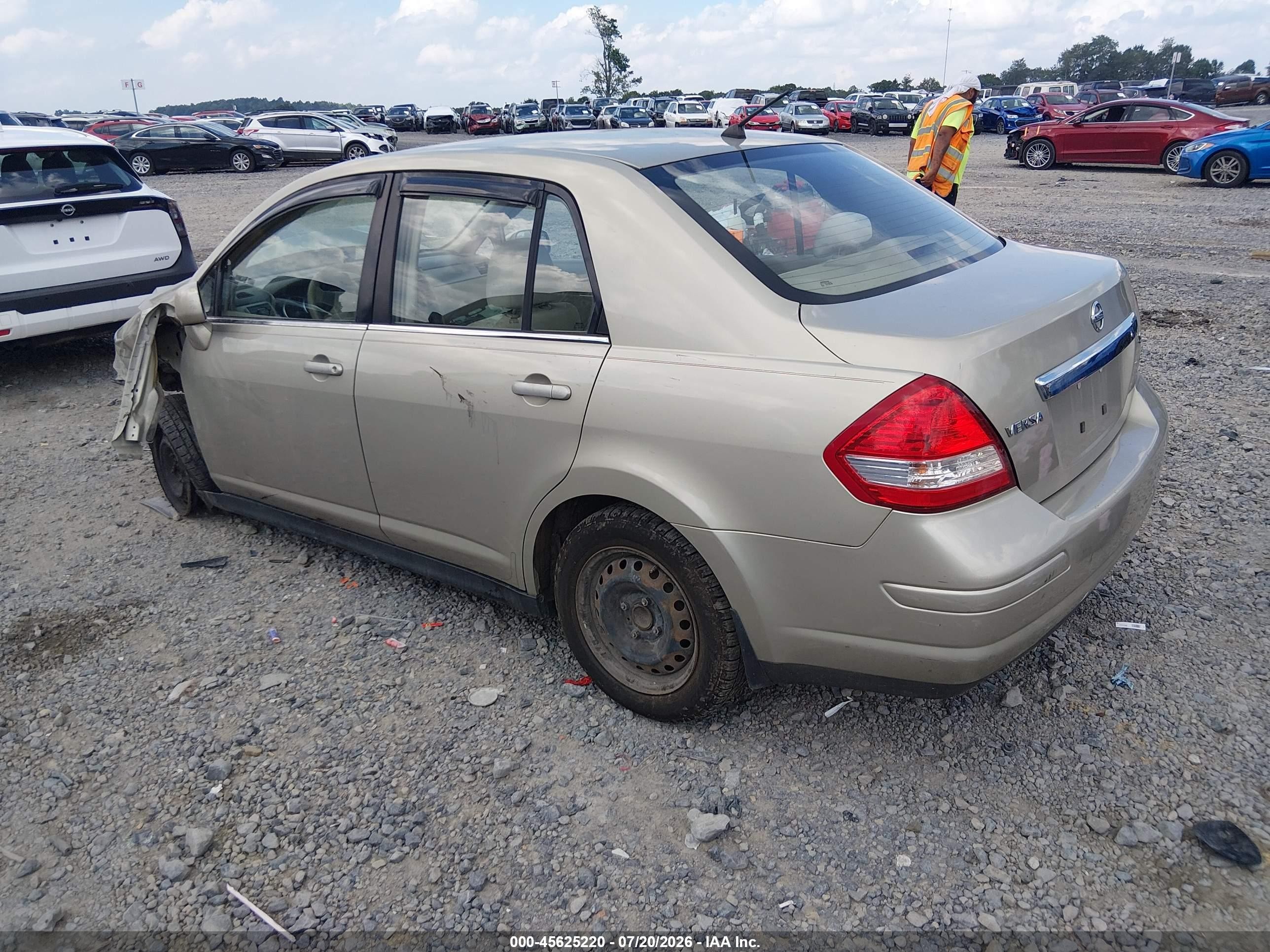 2007 Nissan Versa 1.8s Champagne vin: 3N1BC11E47L443283