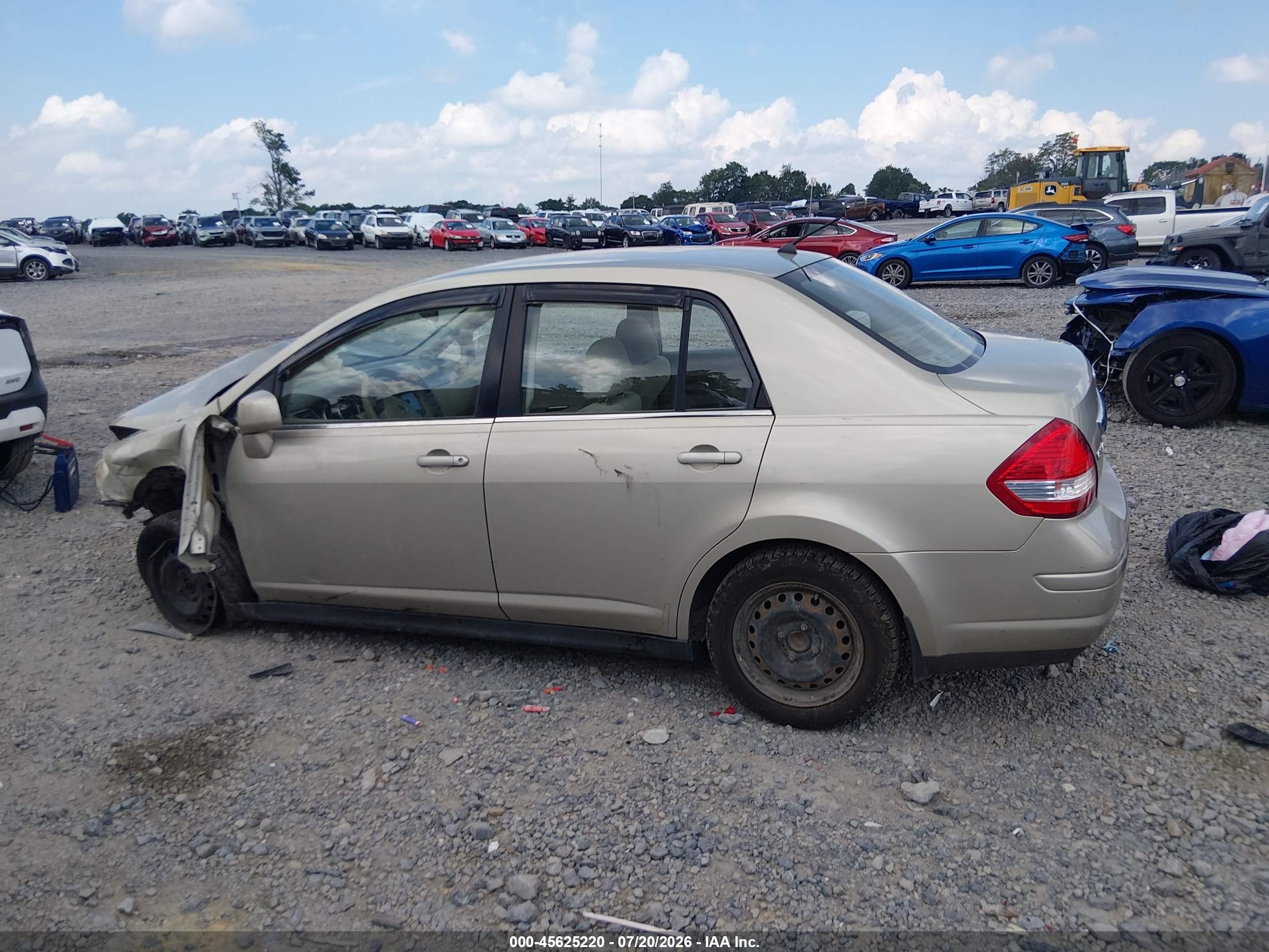2007 Nissan Versa 1.8s Champagne vin: 3N1BC11E47L443283