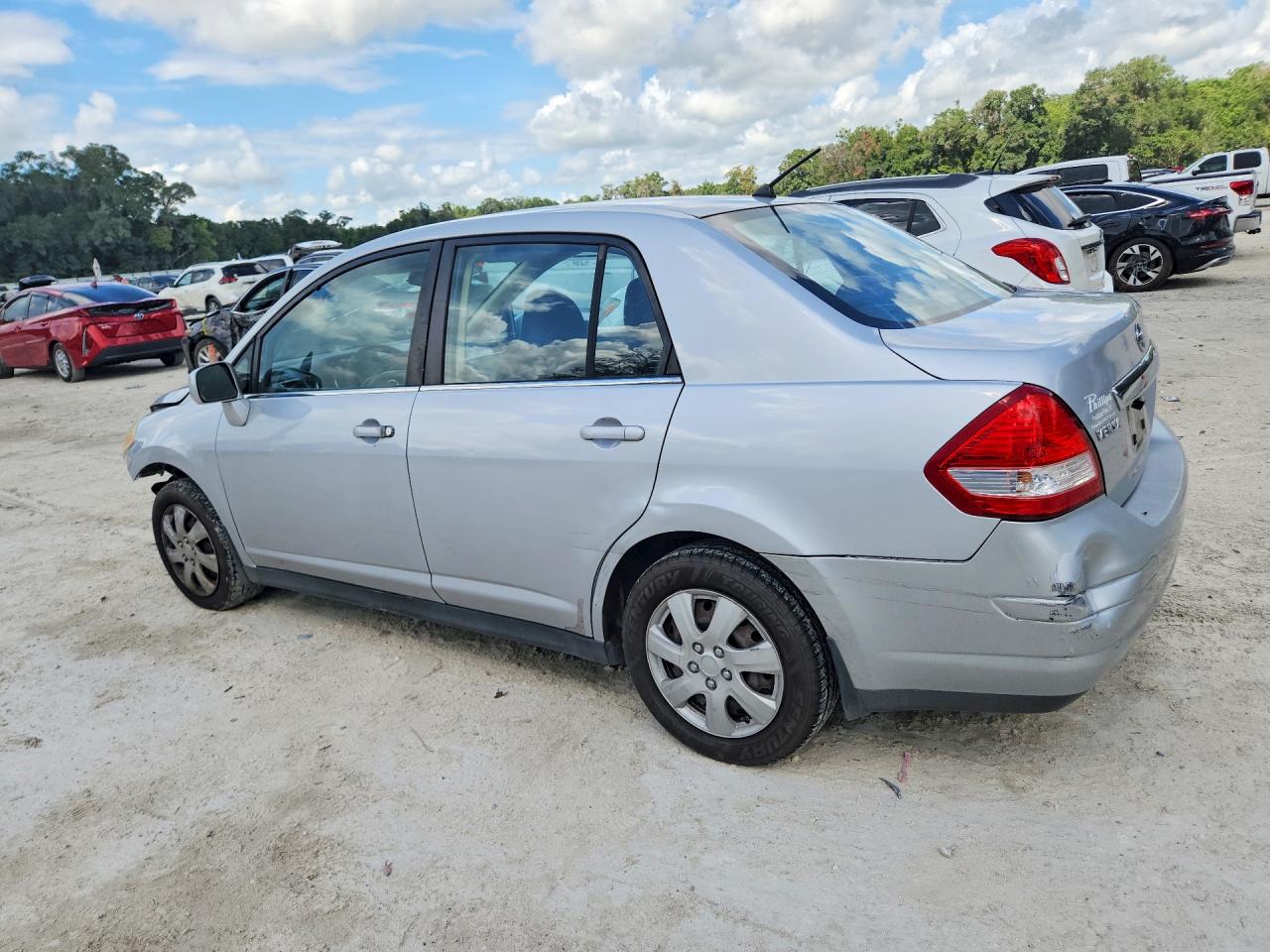 2008 Nissan Versa 1.8 S Silver vin: 3N1BC11E48L382597