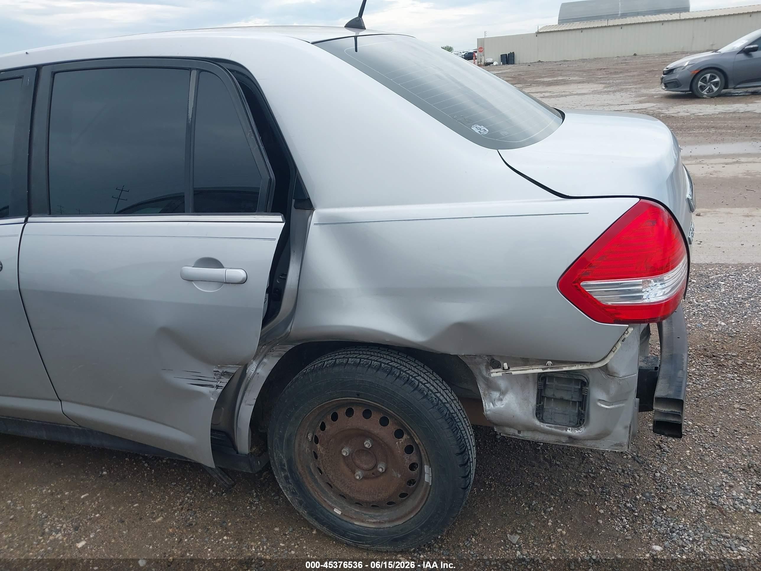2008 Nissan Versa 1.8 S Серебряный vin: 3N1BC11E48L454009
