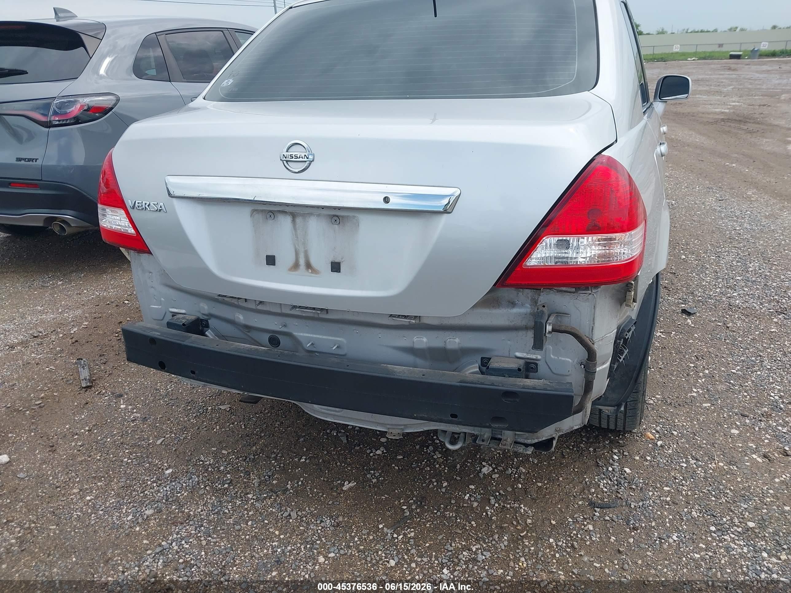2008 Nissan Versa 1.8 S Серебряный vin: 3N1BC11E48L454009