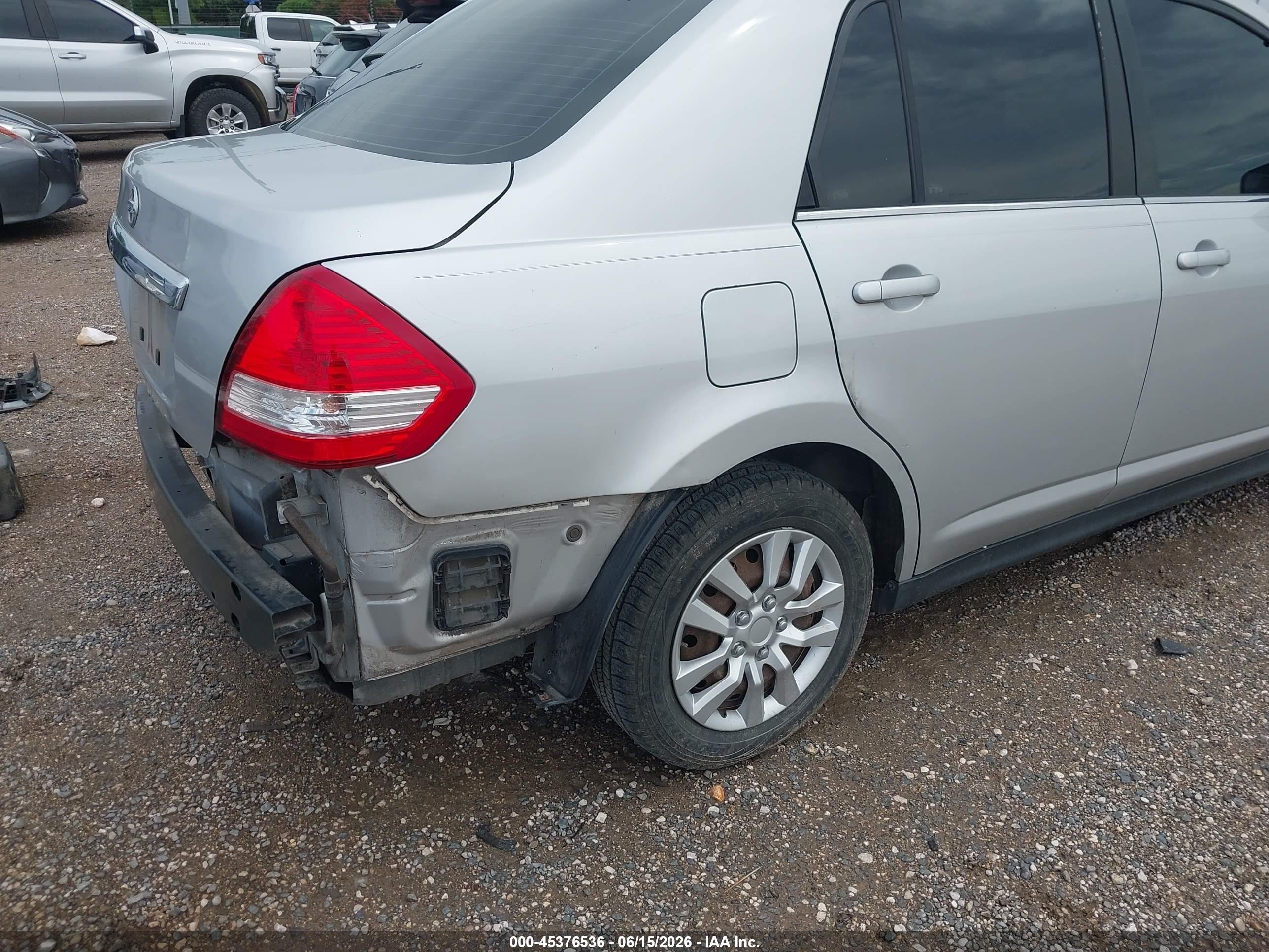 2008 Nissan Versa 1.8 S Серебряный vin: 3N1BC11E48L454009