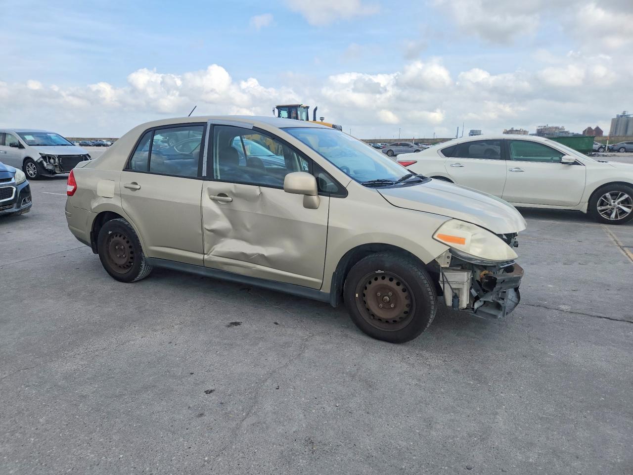 2009 Nissan Versa S Gold vin: 3N1BC11E49L470888