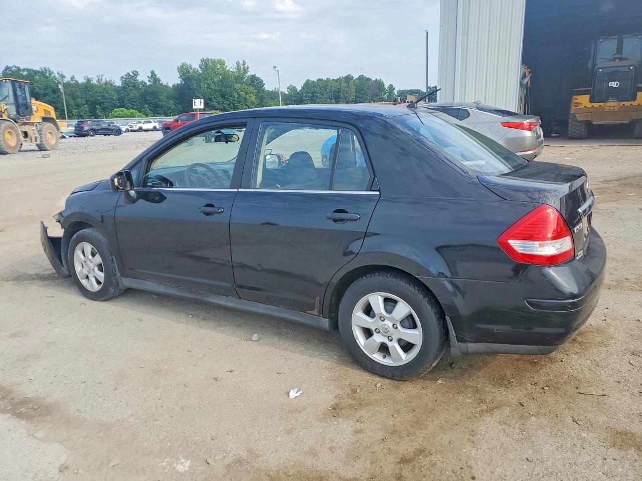 2007 Nissan Versa 1.8 S Черный vin: 3N1BC11E57L411670