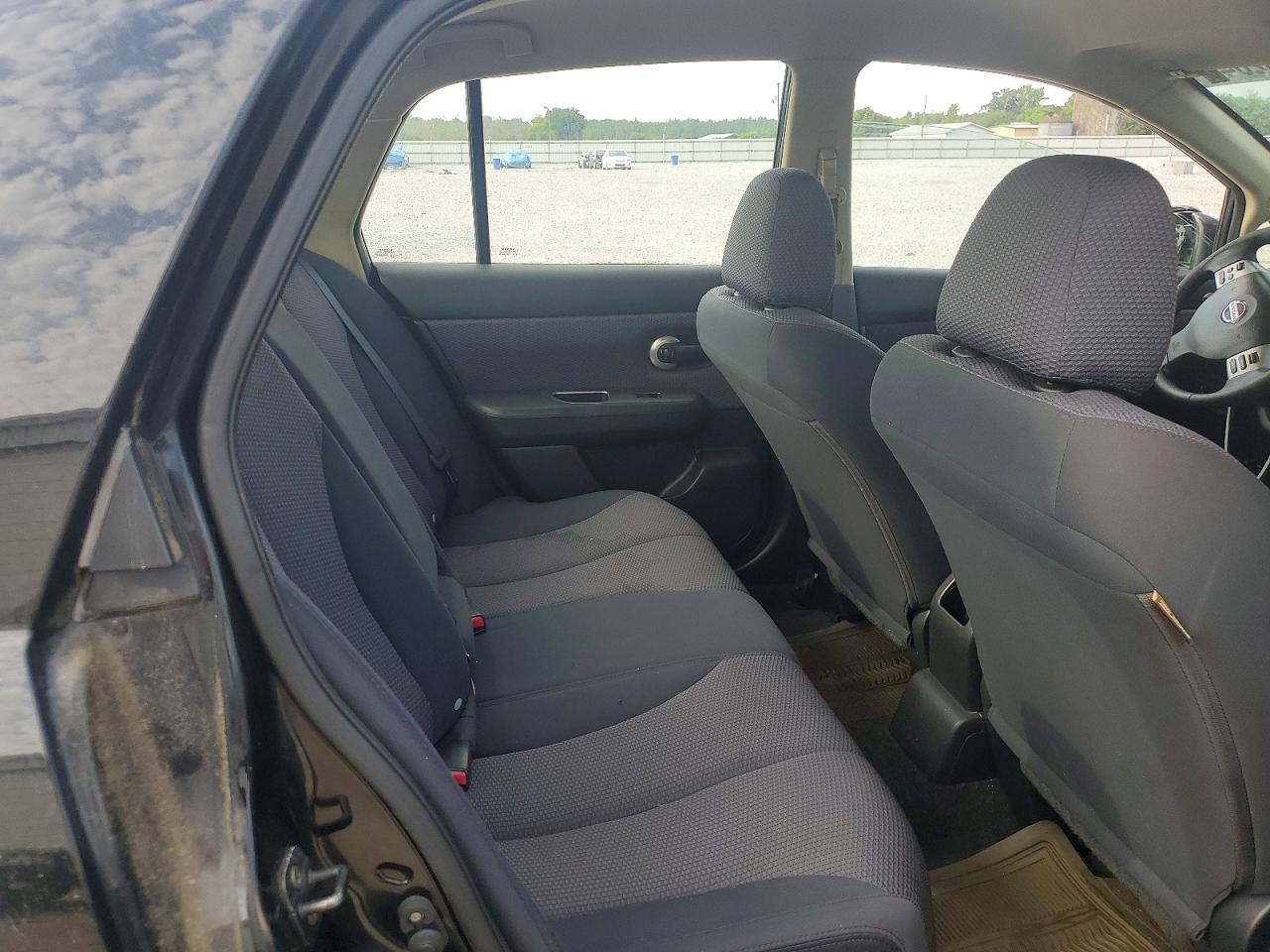2007 Nissan Versa 1.8 S Черный vin: 3N1BC11E57L411670