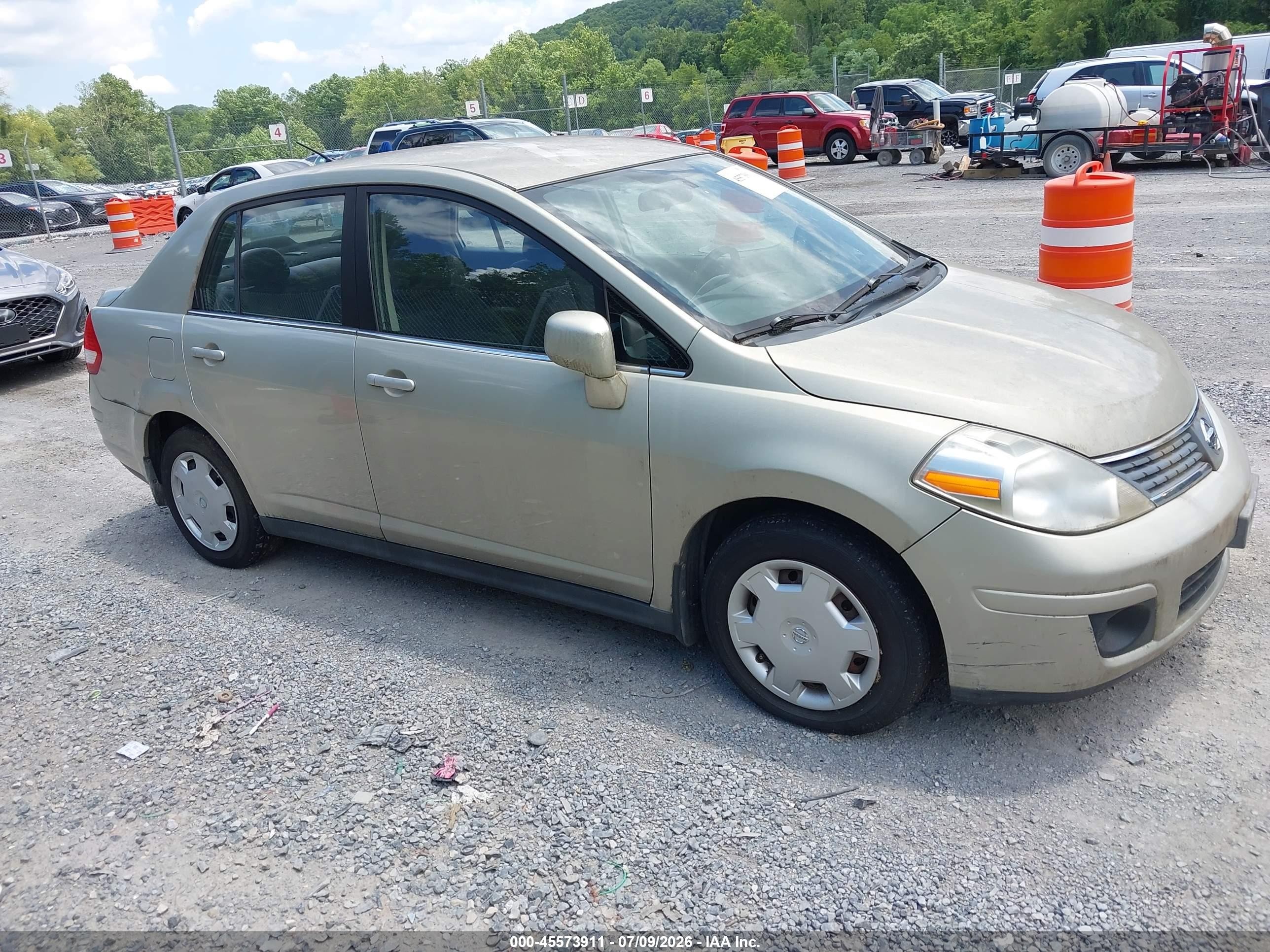 2008 Nissan Versa 1.8 S Gold vin: 3N1BC11E58L351925