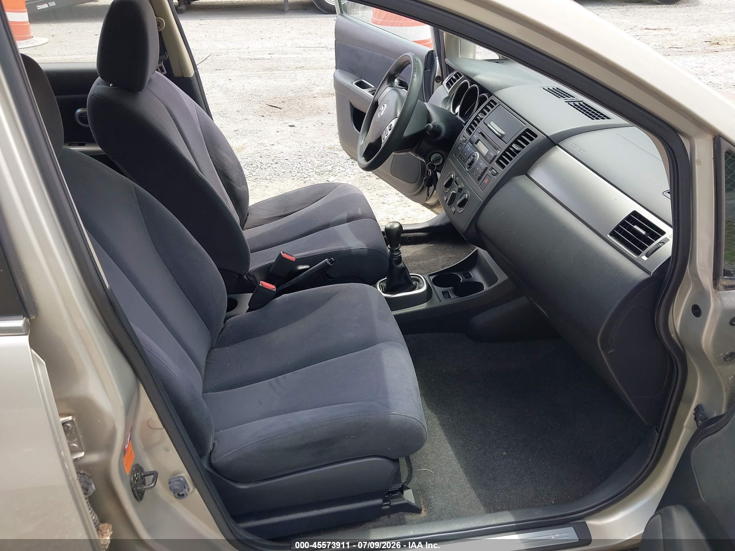 2008 Nissan Versa 1.8 S Gold vin: 3N1BC11E58L351925
