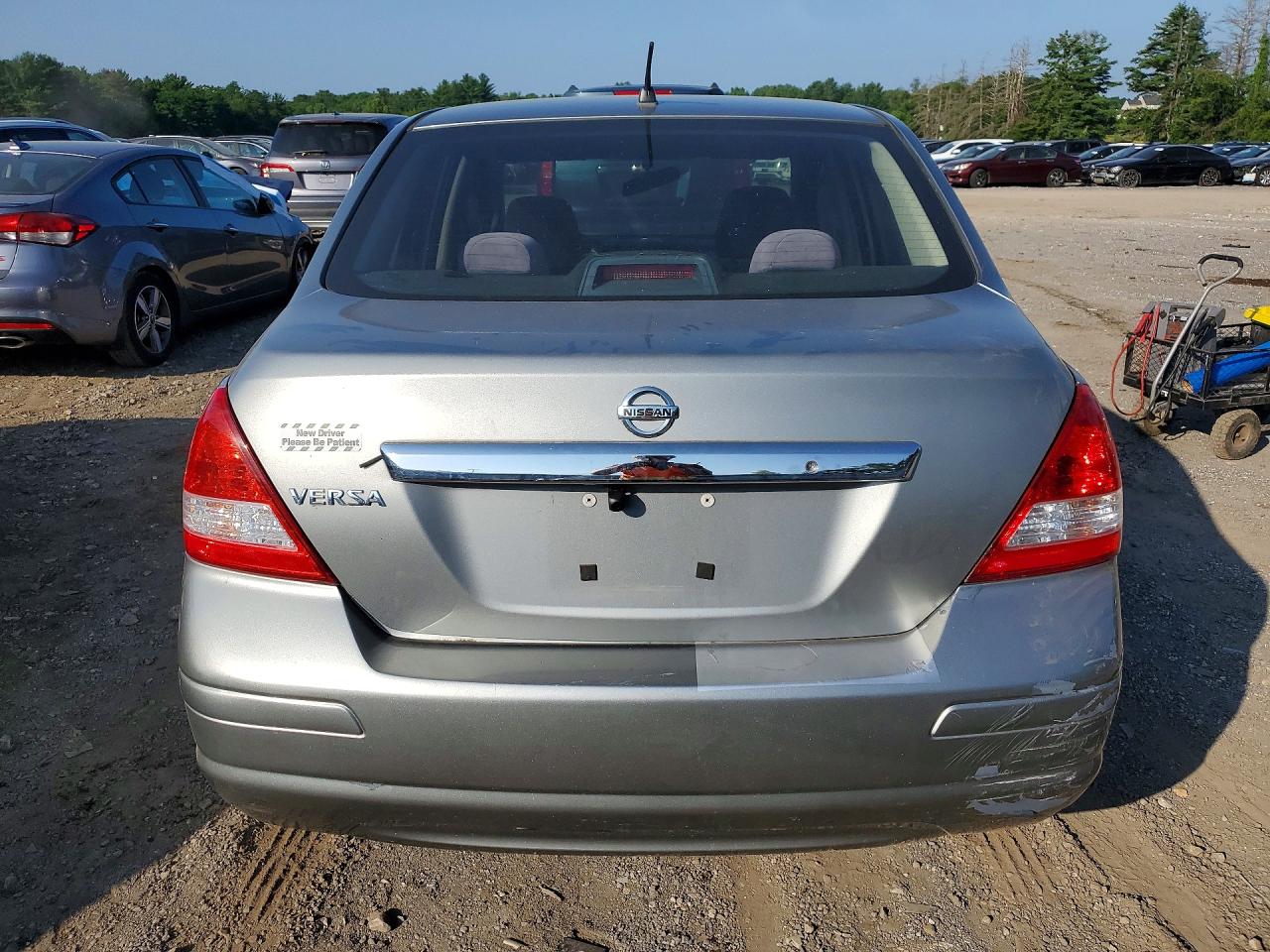 2008 Nissan Versa 1.8 S Серебряный vin: 3N1BC11E58L387243