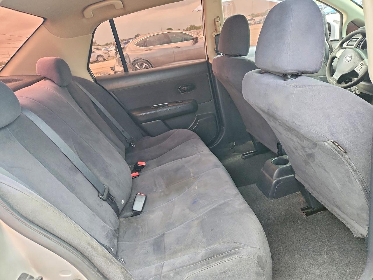 2008 Nissan Versa 1.8 S Silver vin: 3N1BC11E58L463883