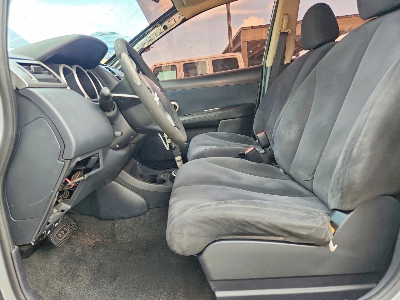 2008 Nissan Versa 1.8 S Silver vin: 3N1BC11E58L463883
