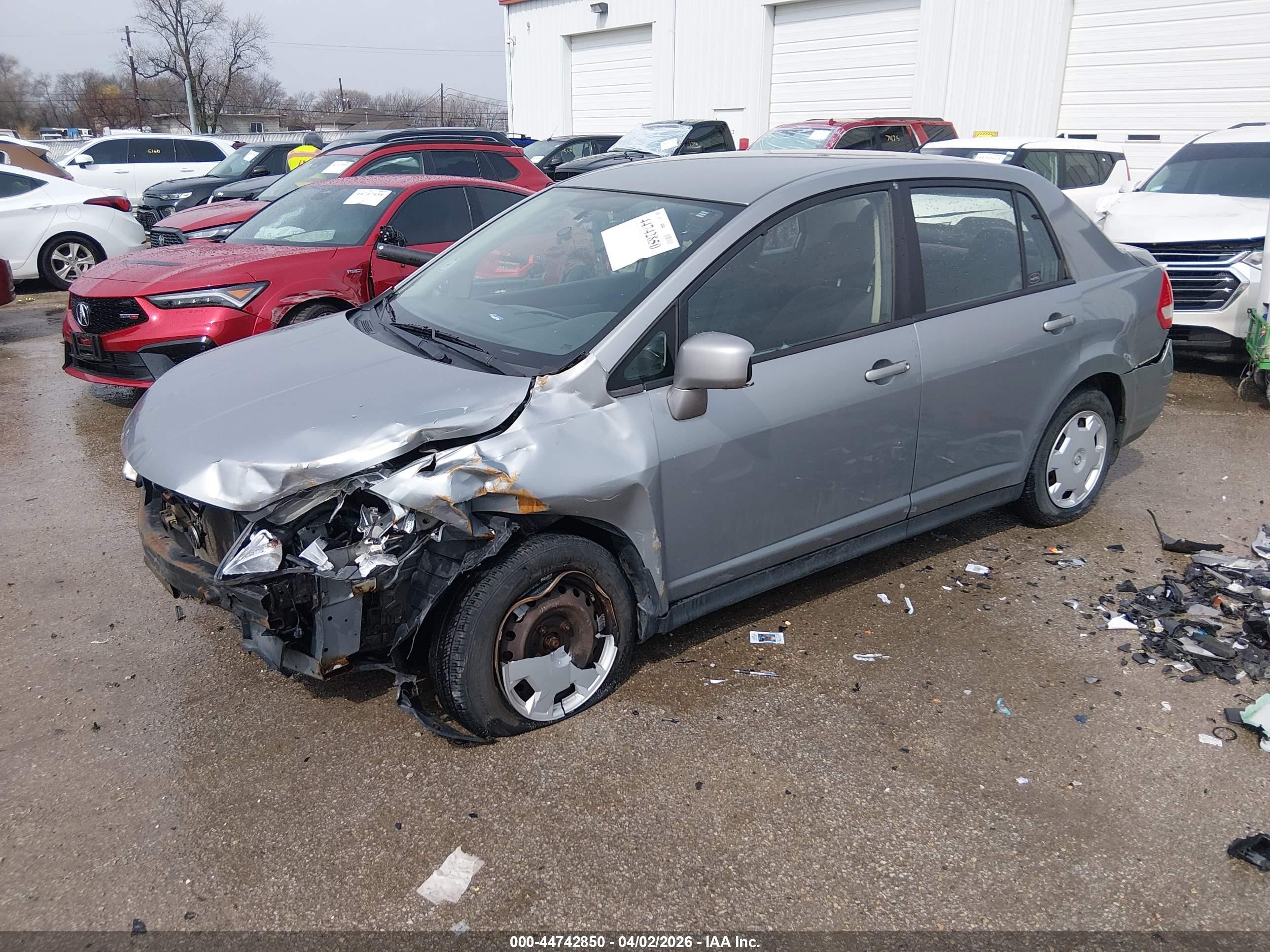 2009 Nissan Versa 1.8s Silver vin: 3N1BC11E59L398552