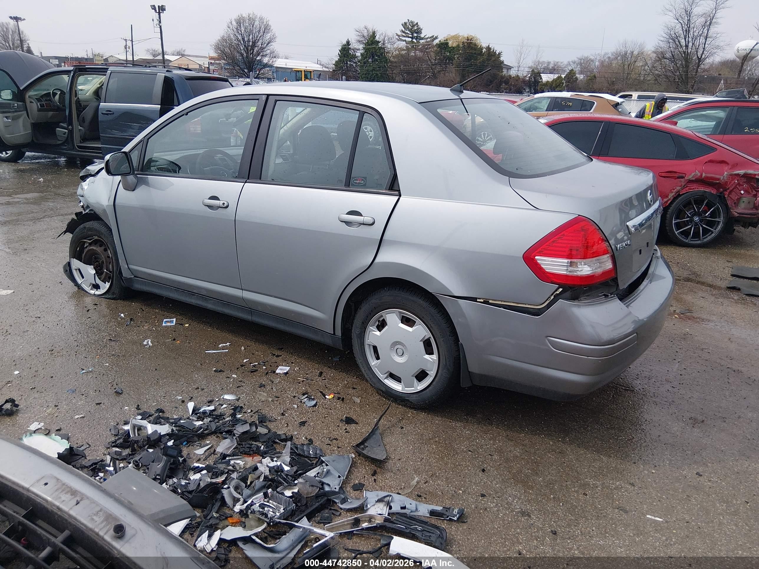 2009 Nissan Versa 1.8s Silver vin: 3N1BC11E59L398552