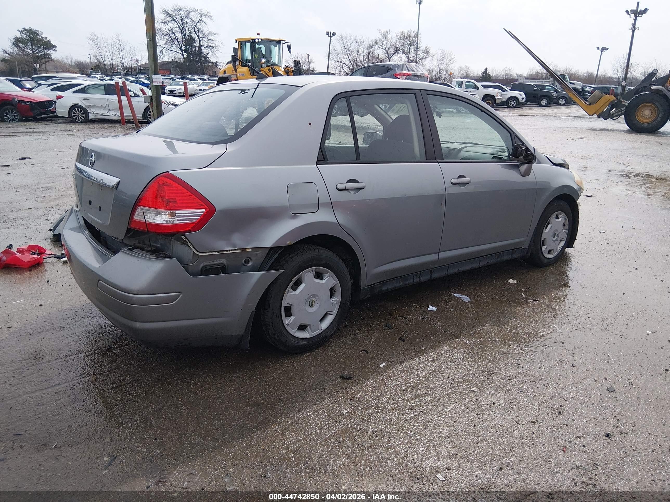 2009 Nissan Versa 1.8s Silver vin: 3N1BC11E59L398552