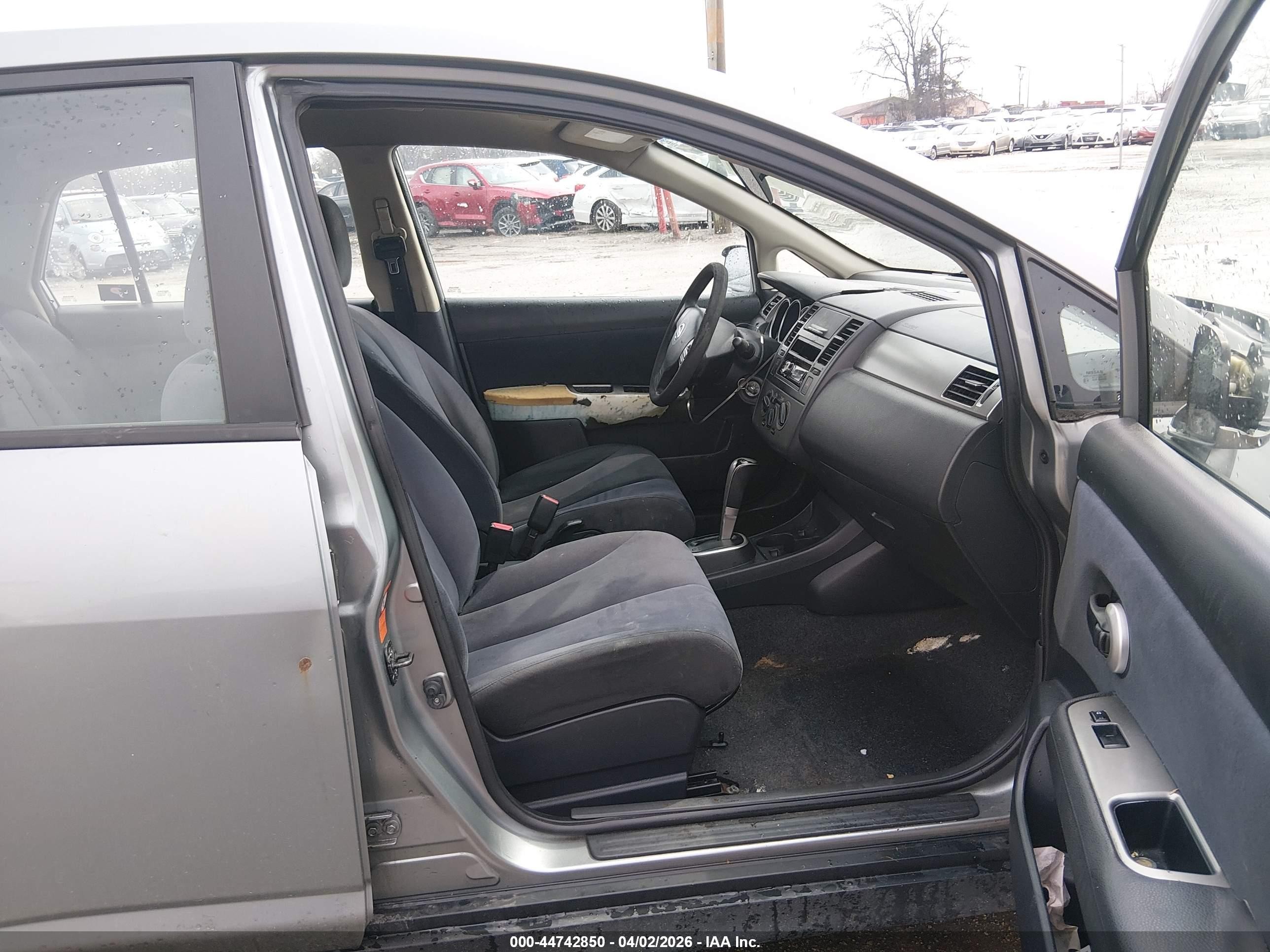 2009 Nissan Versa 1.8s Silver vin: 3N1BC11E59L398552